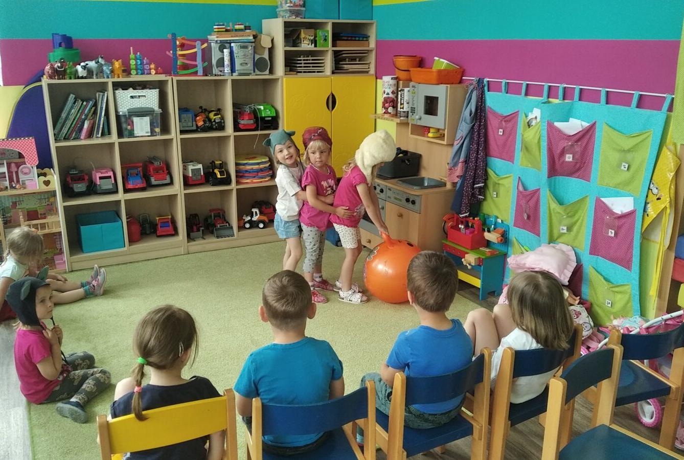 broučci: ,,Z POHÁDKY DO POHÁDKY“ - 17