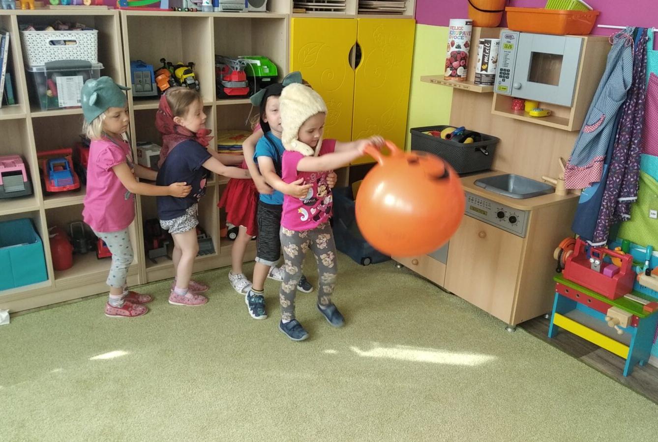 broučci: ,,Z POHÁDKY DO POHÁDKY“ - 18