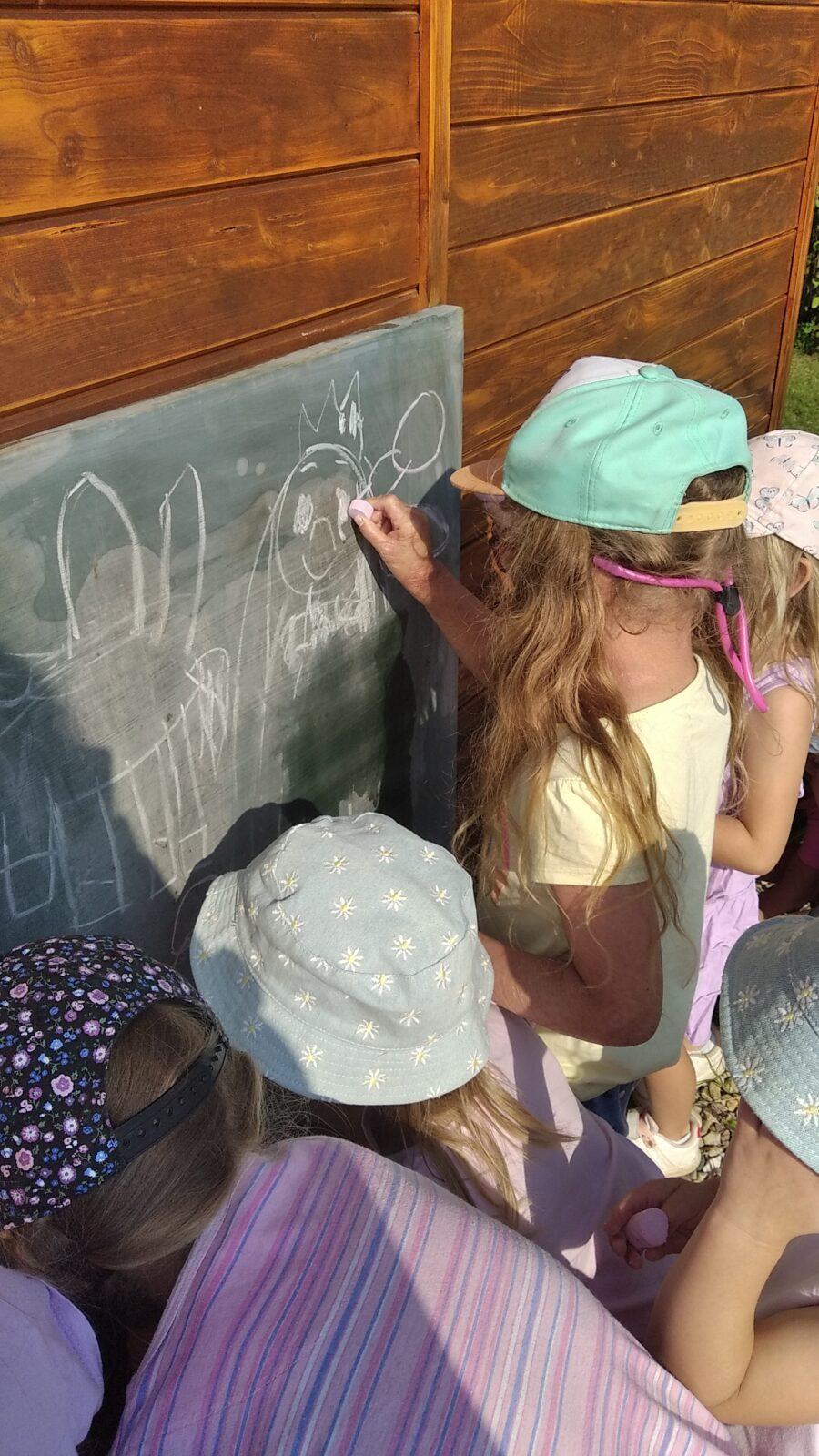 TÝDENNÍ PROJEKT 2 : ,,OD KYTIČKY K MEDU“ - 27