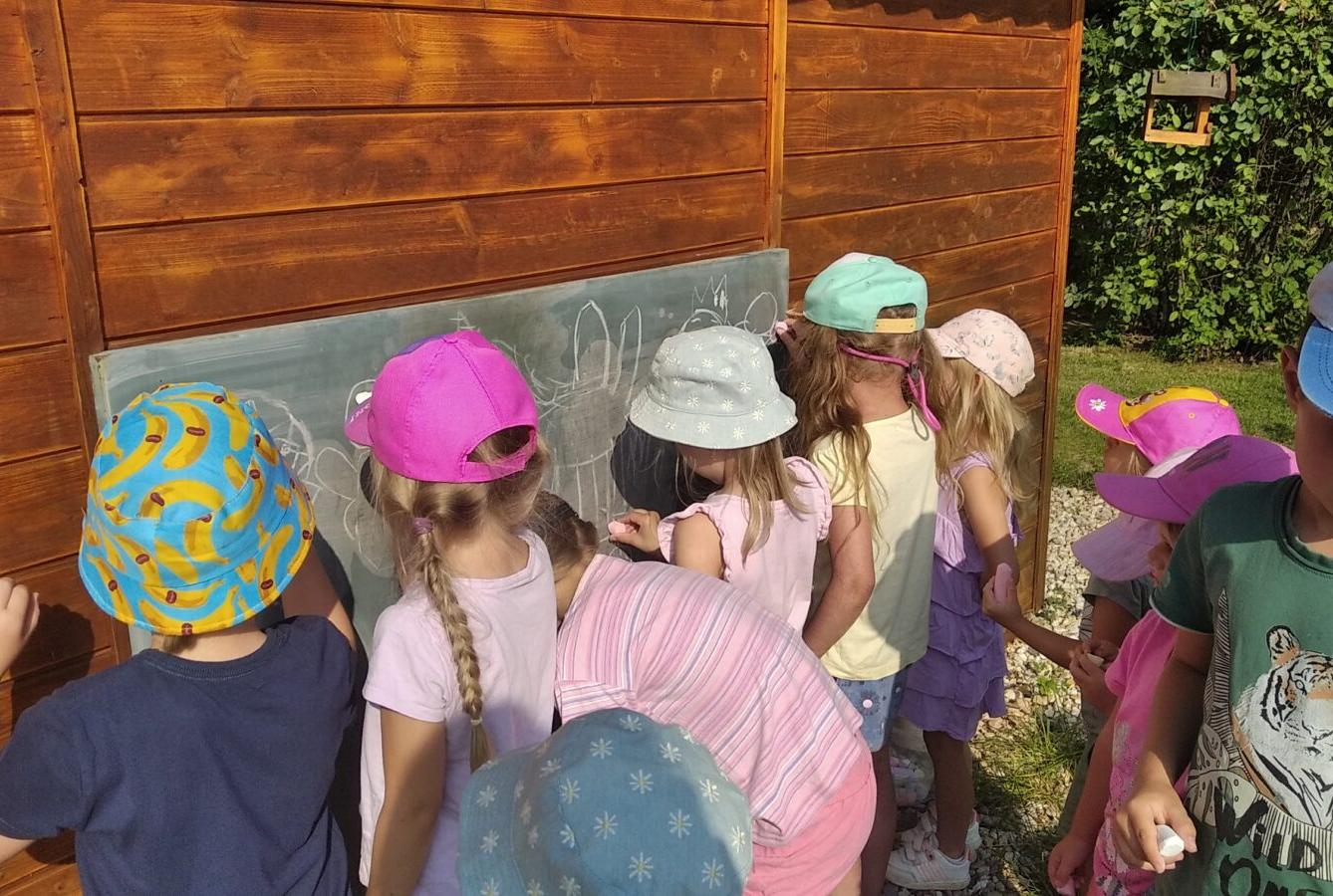 TÝDENNÍ PROJEKT 2 : ,,OD KYTIČKY K MEDU“ - 28