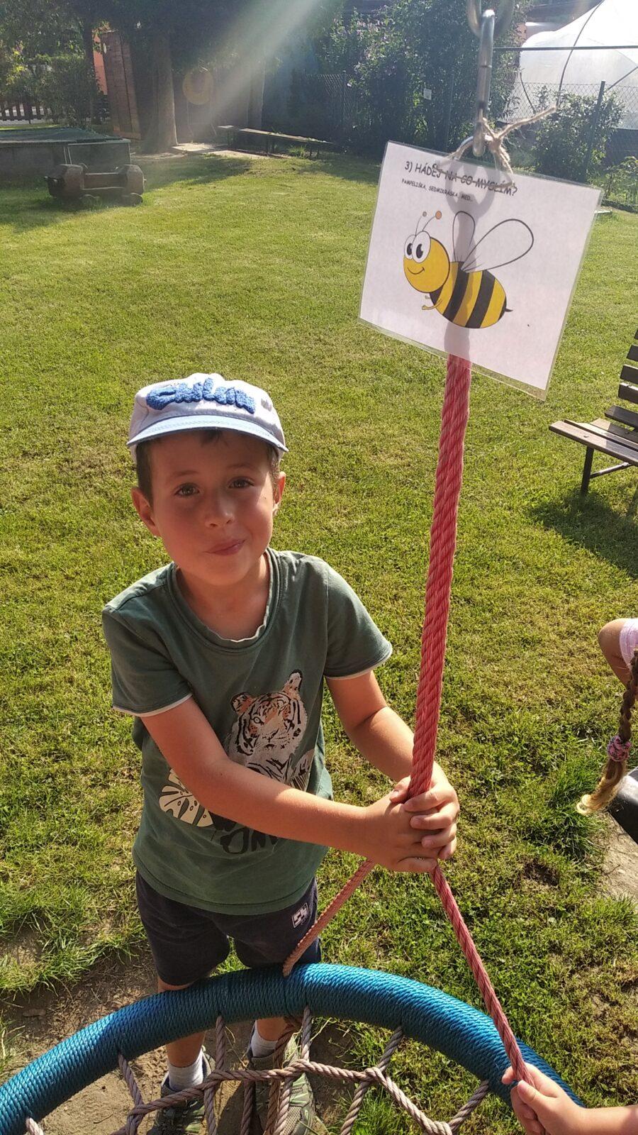 TÝDENNÍ PROJEKT 2 : ,,OD KYTIČKY K MEDU“ - 31