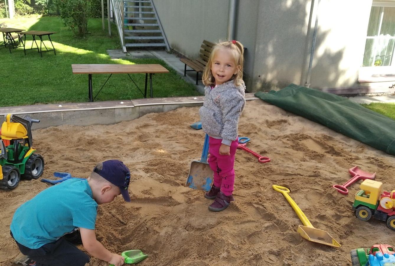 broučci-první dny ve školce - 2