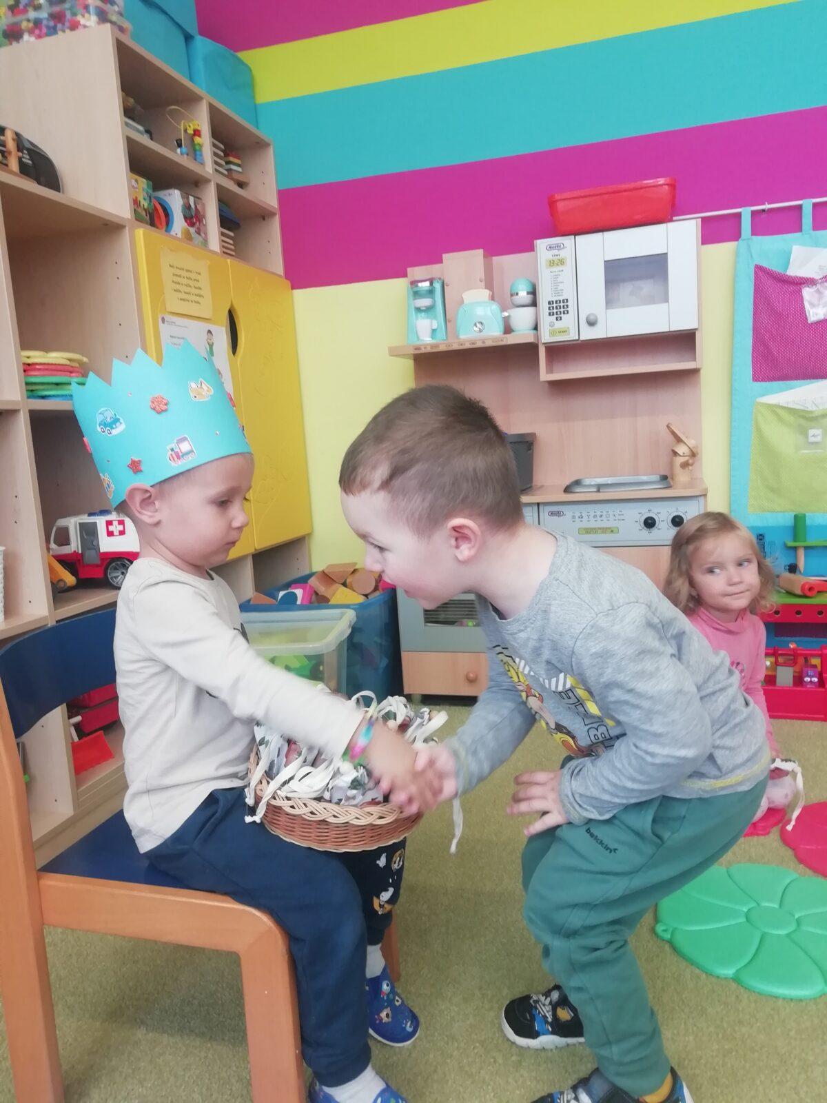 SLAVÍME - Pája měl narozeniny - 7