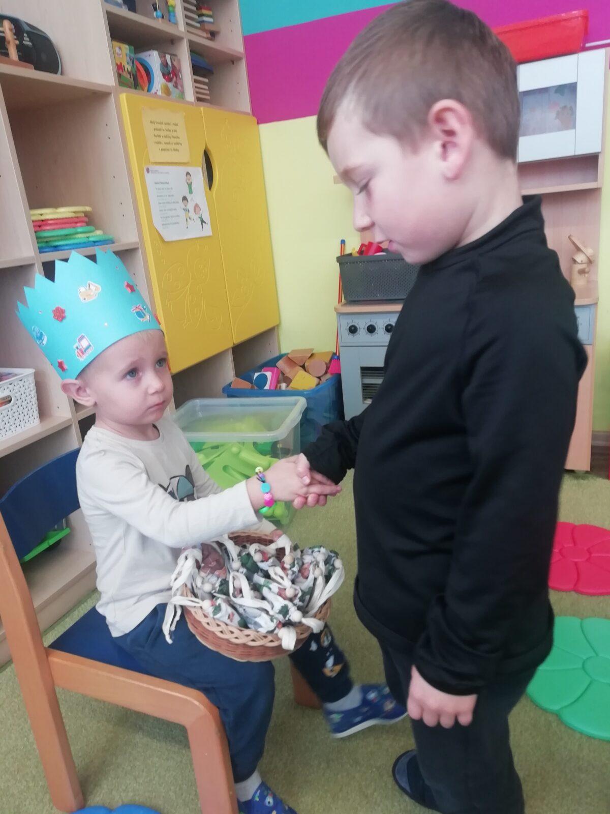 SLAVÍME - Pája měl narozeniny - 10