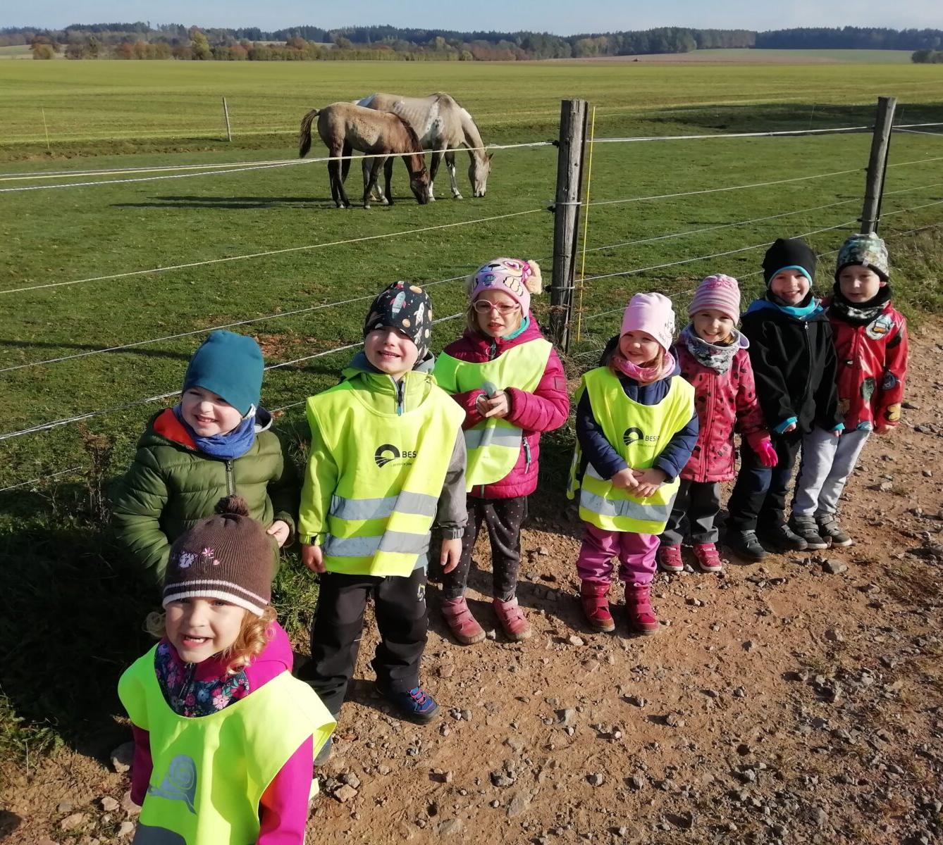 Broučci - Listí žloutne, poletuje - 2