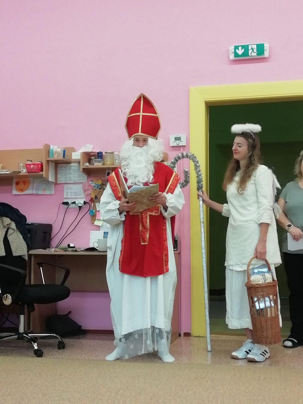 Mikuláš, anděl a čertíci ve školce - 9