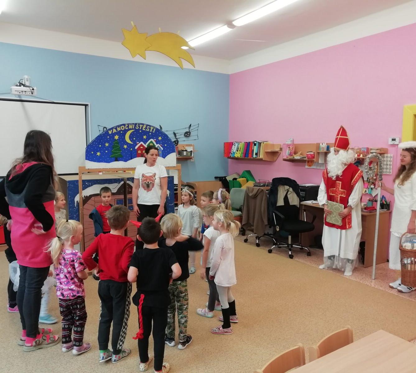 Mikuláš, anděl a čertíci ve školce - 10