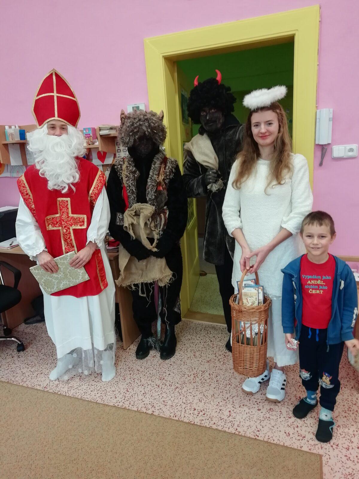 Mikuláš, anděl a čertíci ve školce - 15