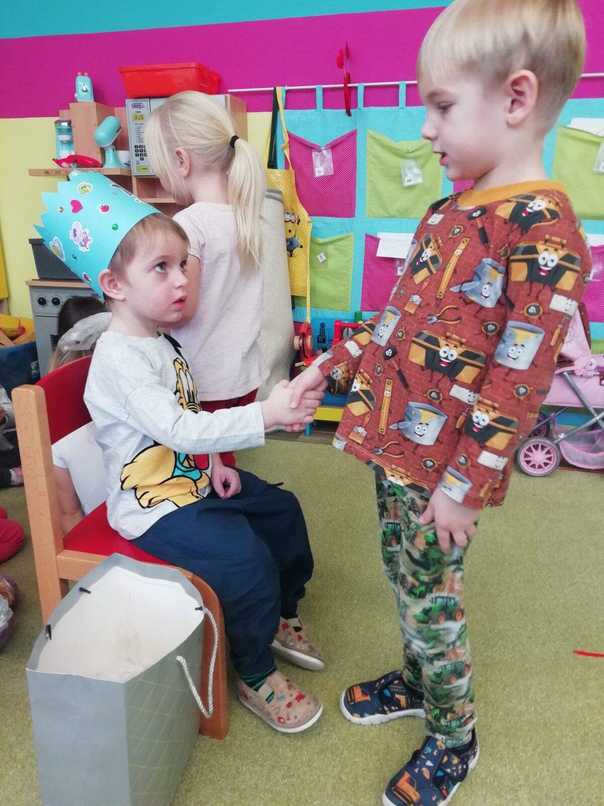 Broučci: Miki měl narozeniny - 13