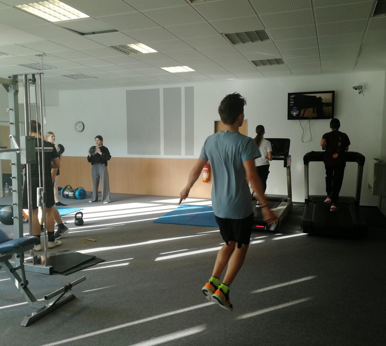 Návštěva posilovny - žáci 9.tříd - 11