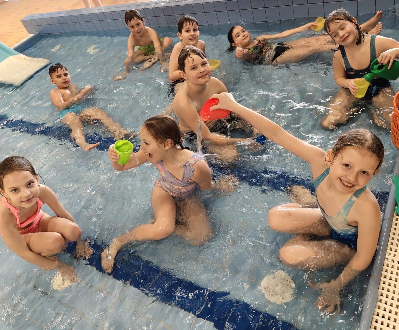 18. 3. Plavecký výcvik - 2. třída, 3. A, 3. B - 5