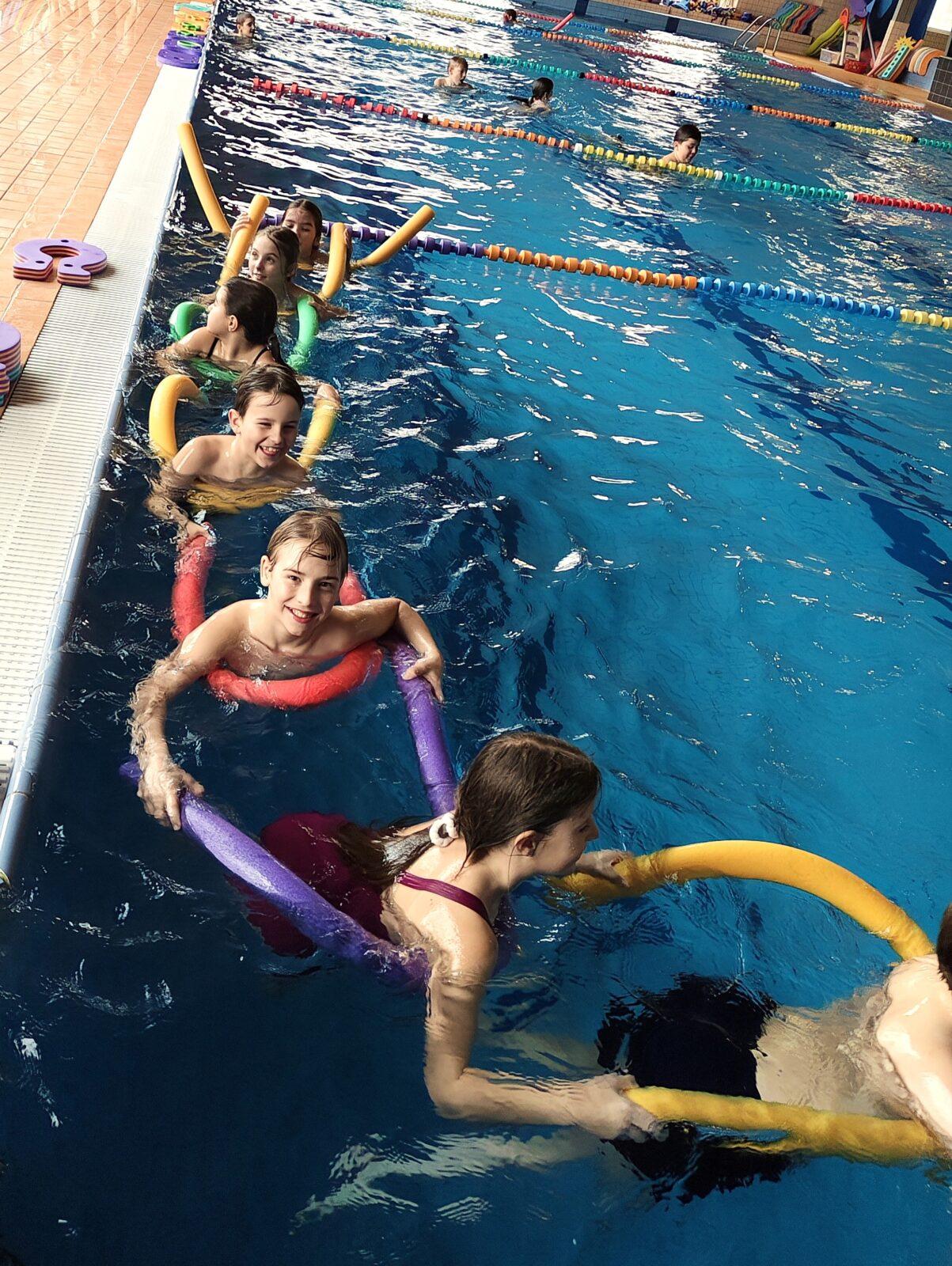 18. 3. Plavecký výcvik - 2. třída, 3. A, 3. B - 7