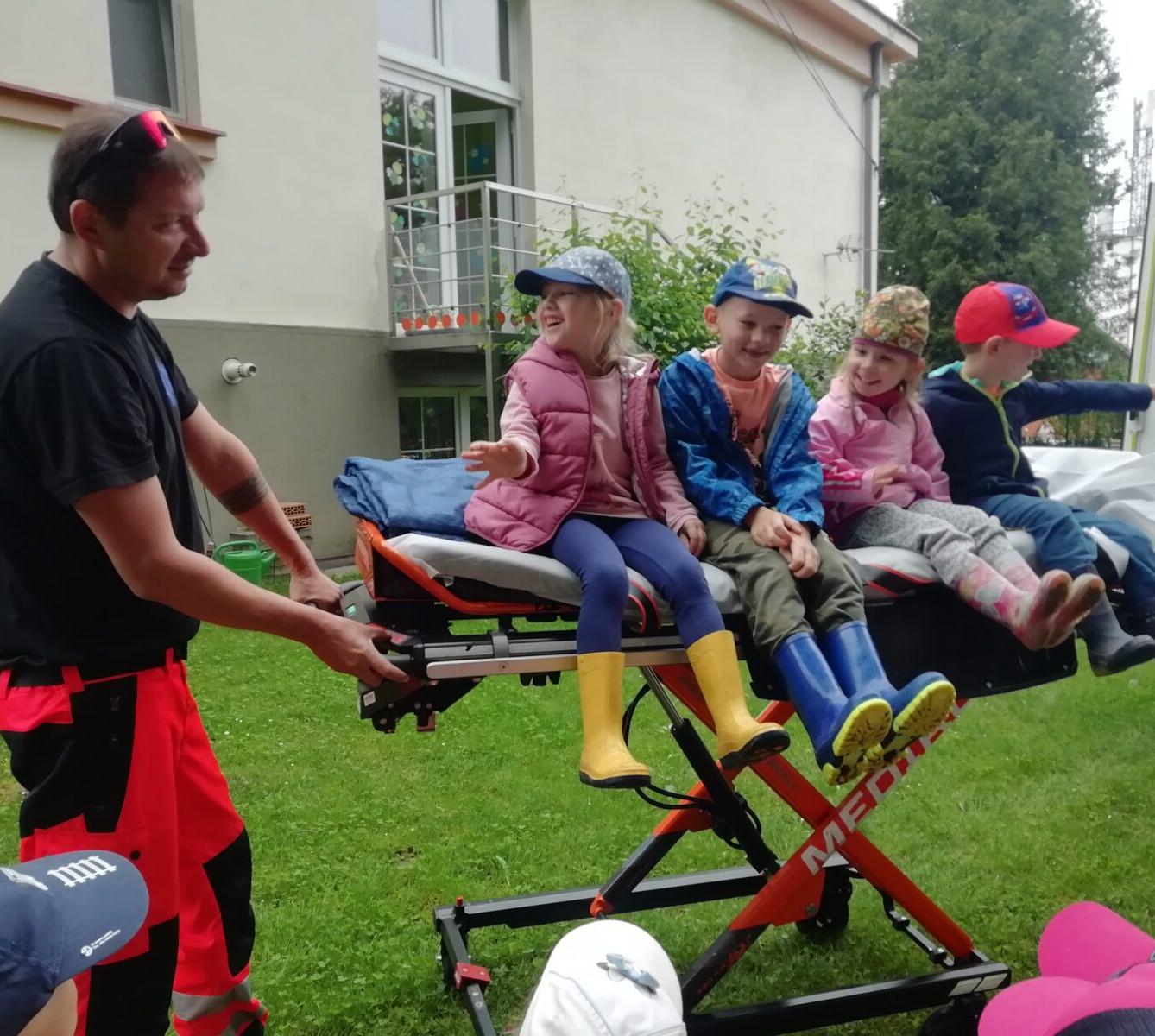 PŘEKVAPENÍ PRO DĚTI - ZÁCHRANKA - 15