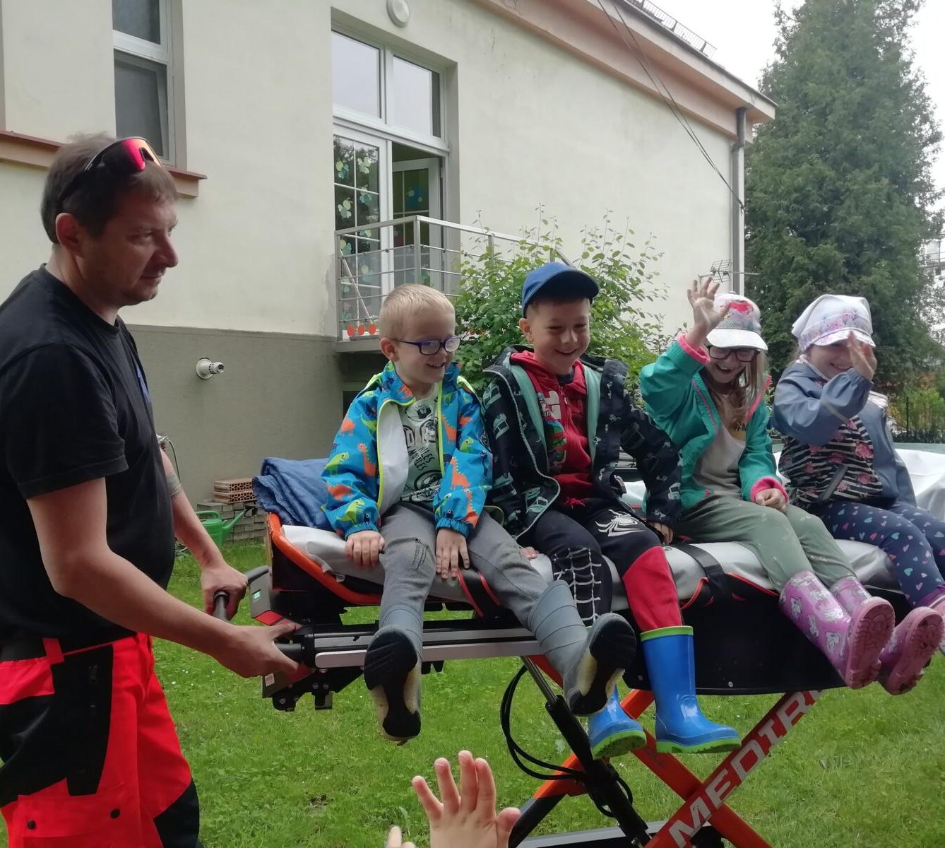 PŘEKVAPENÍ PRO DĚTI - ZÁCHRANKA - 17