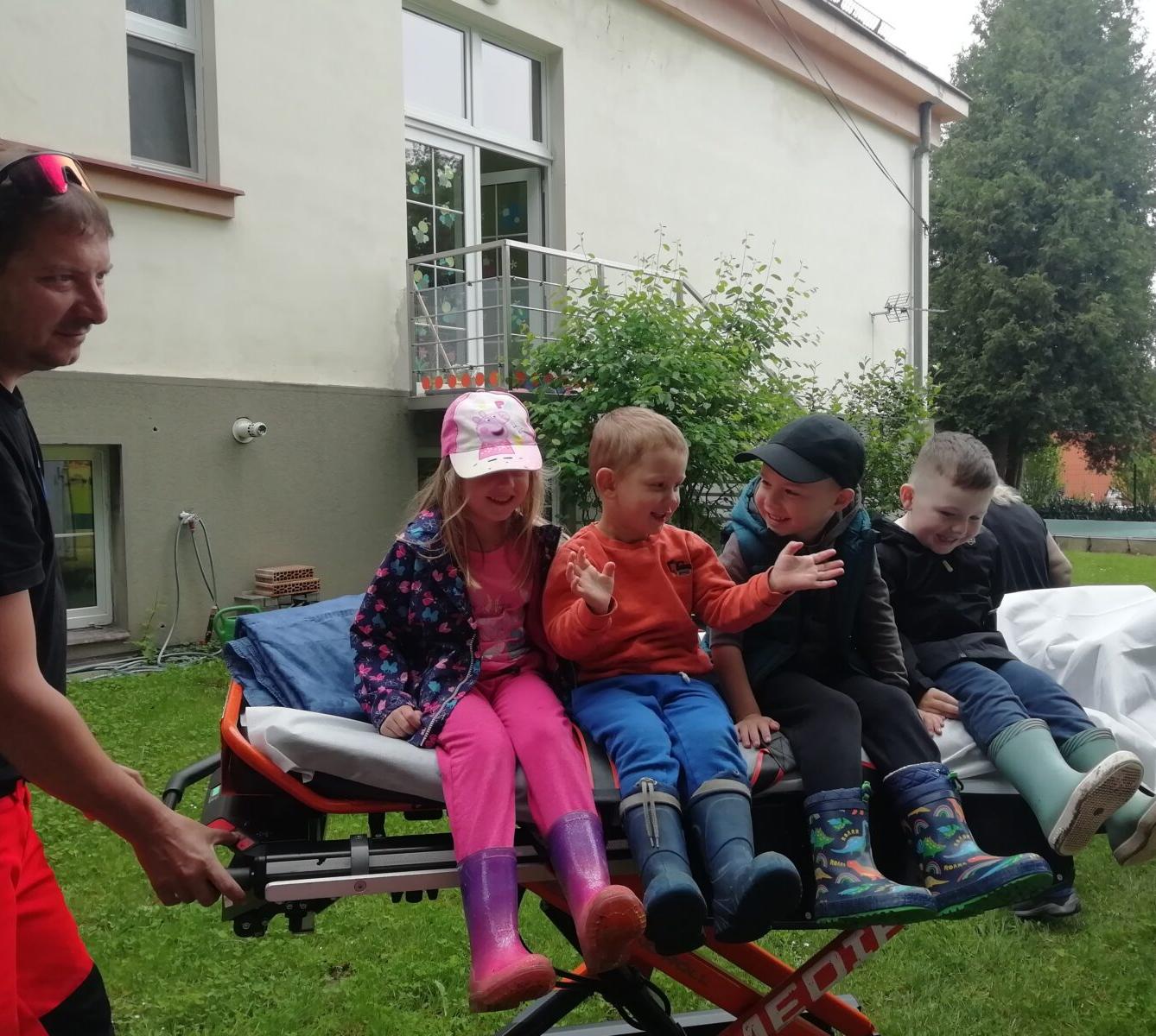 PŘEKVAPENÍ PRO DĚTI - ZÁCHRANKA - 19