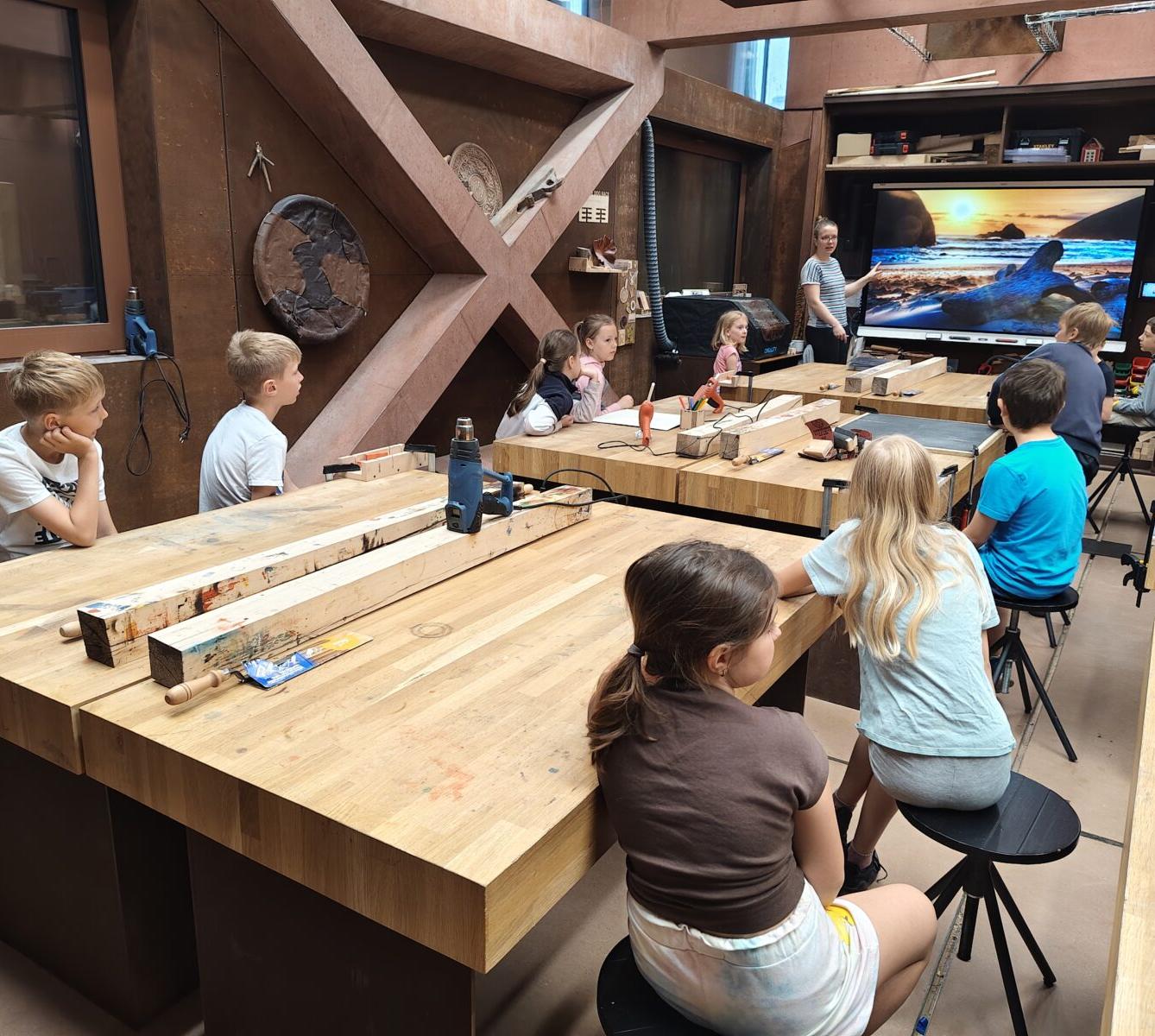 Třeťáci ve Sféře - 1