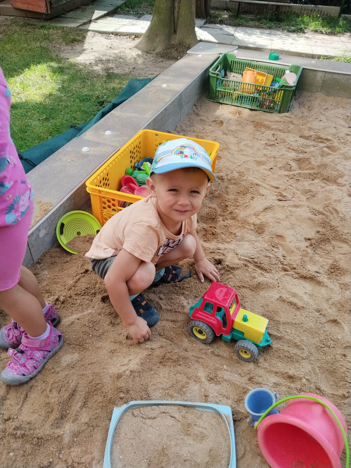 BROUČCI - HURÁ DO ŠKOLKY - 36