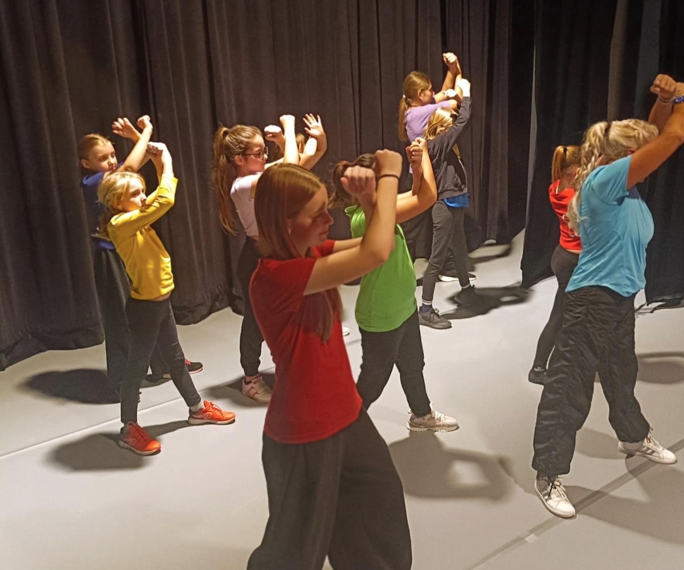 22. 11. Tanc-IK jako host celovečerního představení - 3