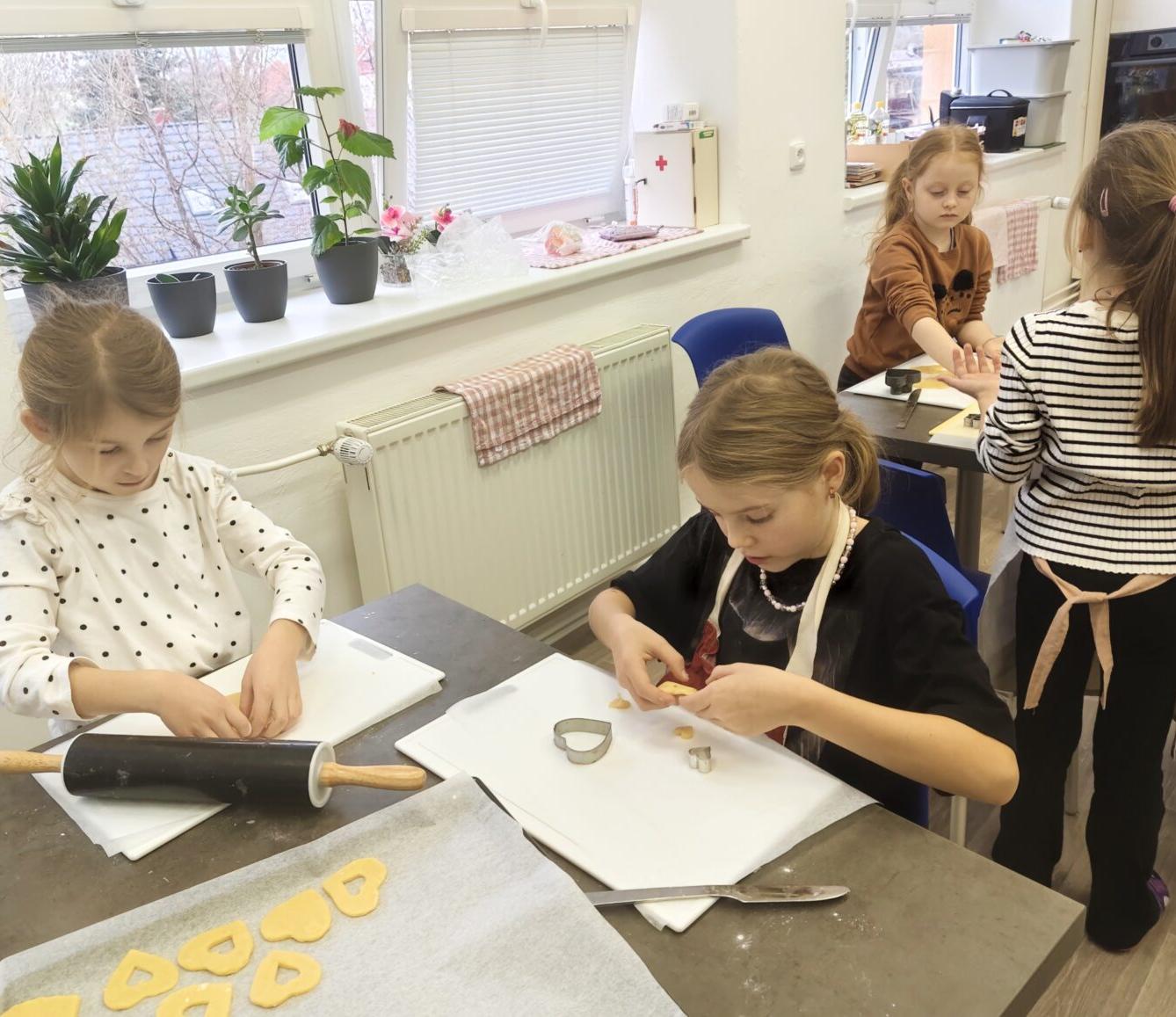 20. 11. Prvňáčci pekli linecké cukroví - 3