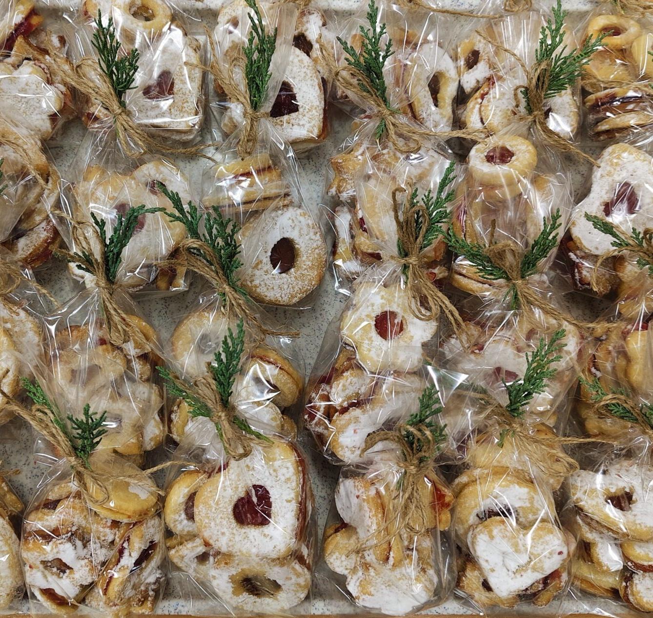 20. 11. Prvňáčci pekli linecké cukroví - 16