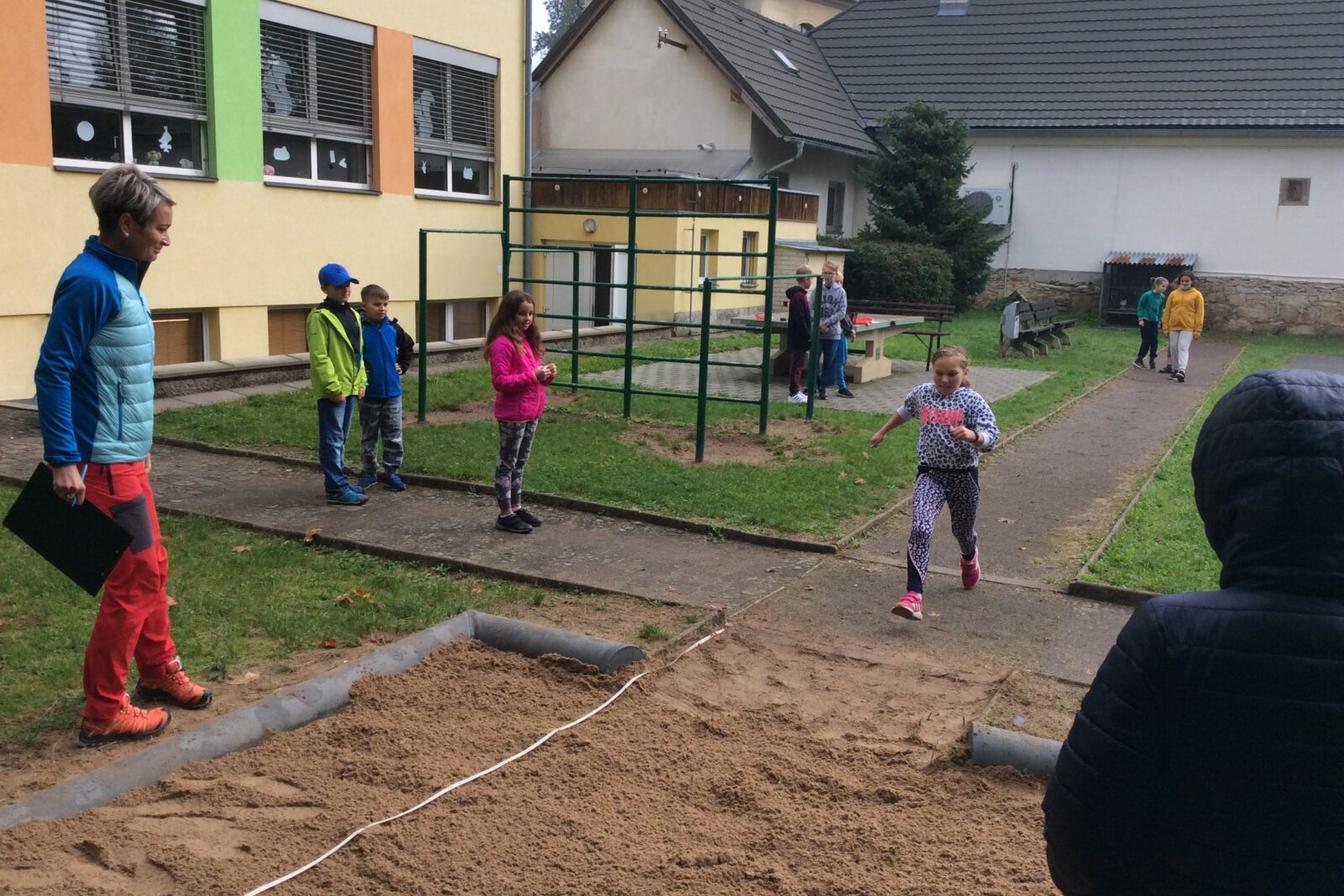 Soutěž ve skoku dalekém - Žabák