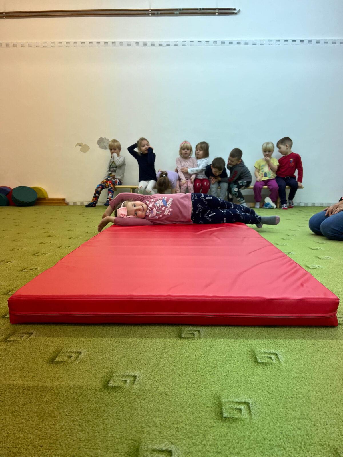 BROUČCI: CVIČÍME V TĚLOCVIČNĚ - 26