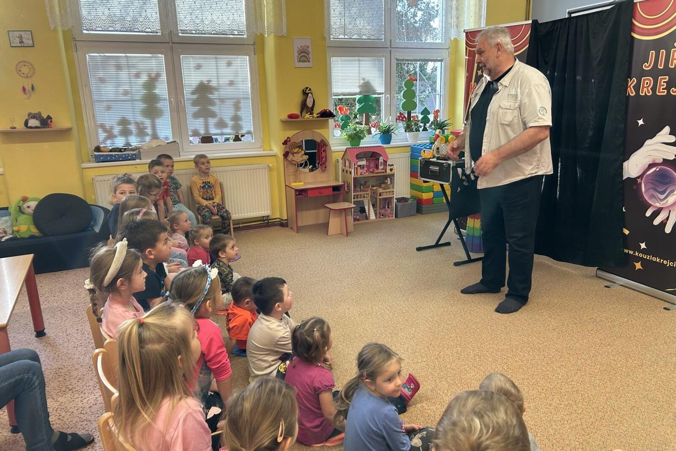 PŘIJEL K NÁM KOUZELNÍK