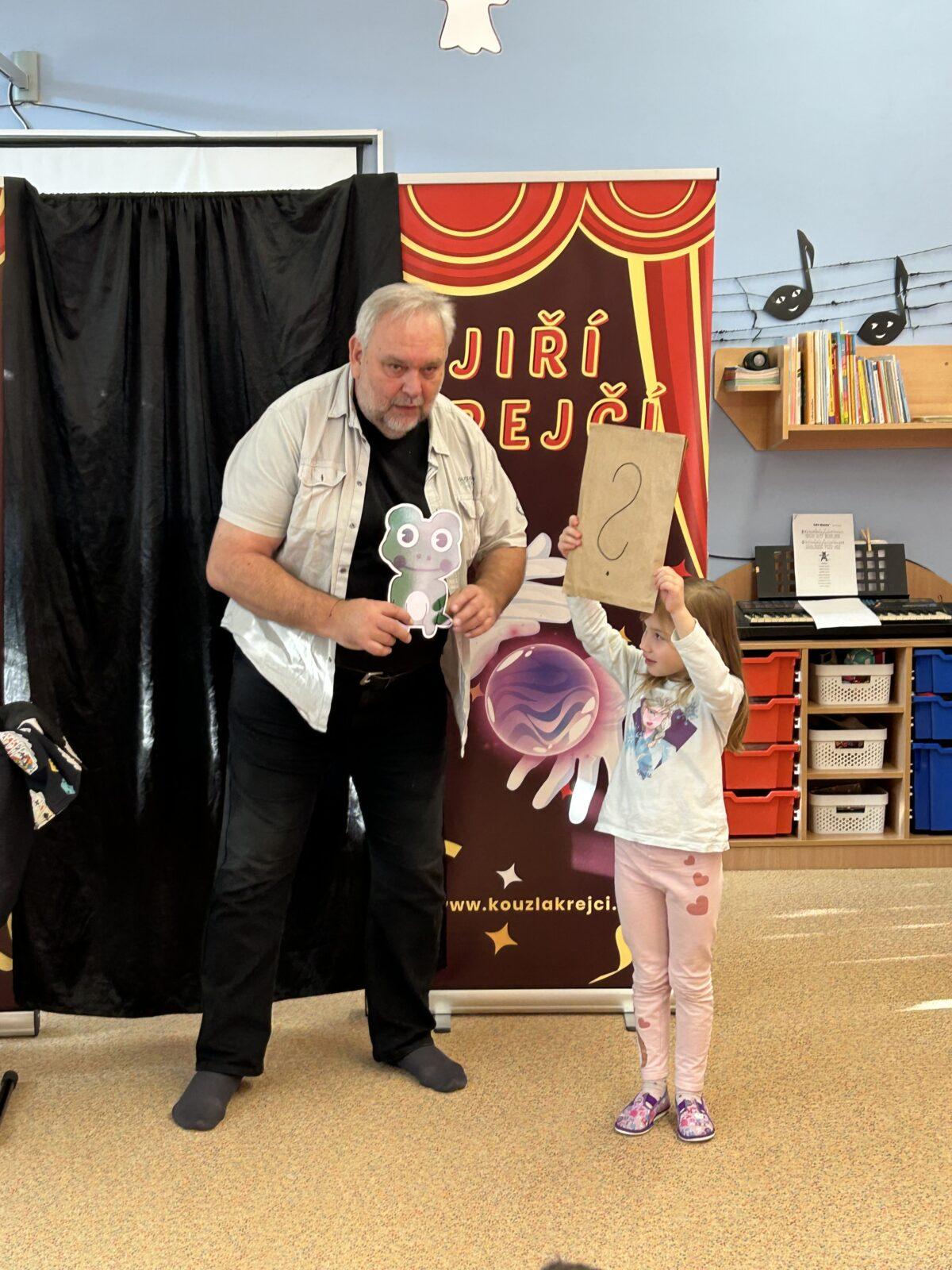 PŘIJEL K NÁM KOUZELNÍK - 9