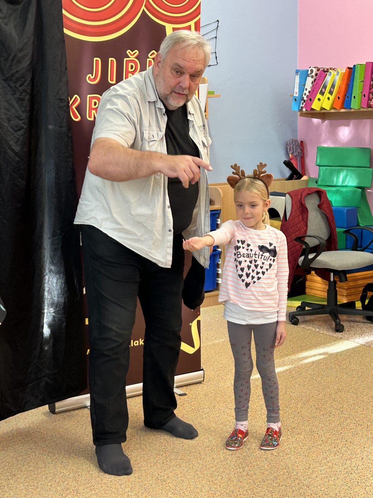 PŘIJEL K NÁM KOUZELNÍK - 13