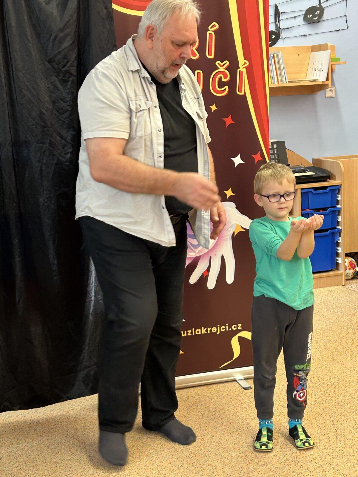 PŘIJEL K NÁM KOUZELNÍK - 15