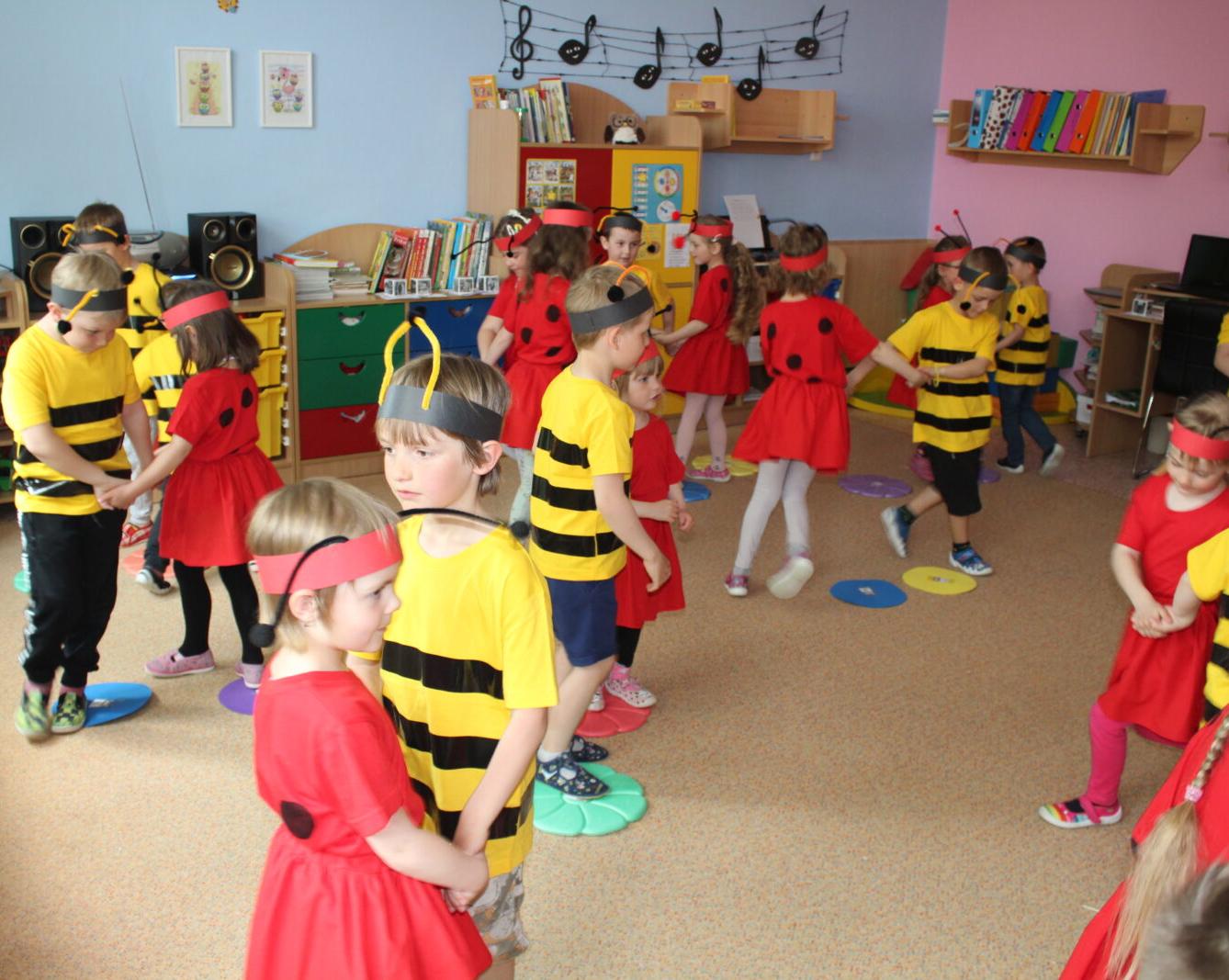 broučci a sovičky:besídka pro maminky - 2