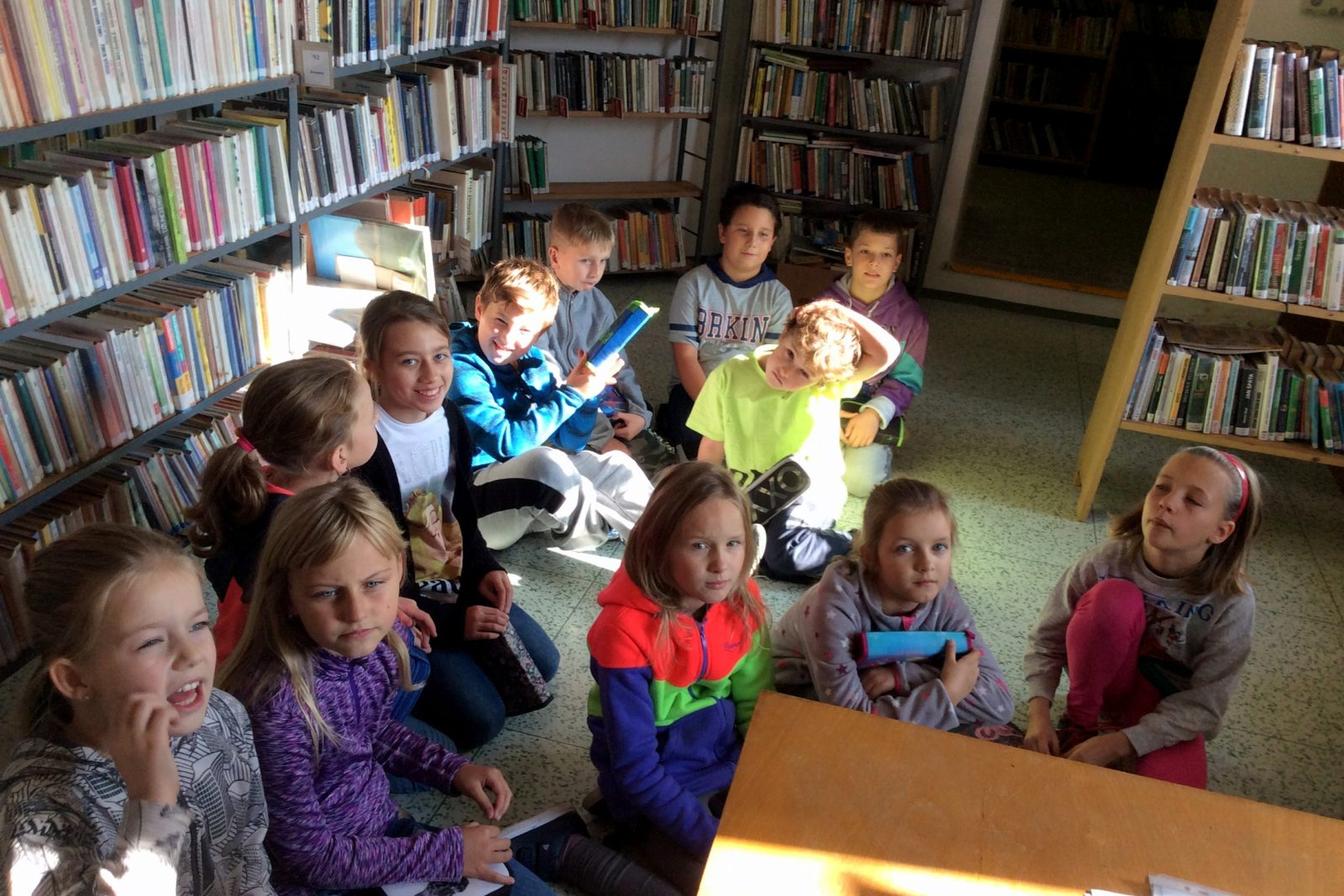 1. 11. Třetí třída v obecní knihovně