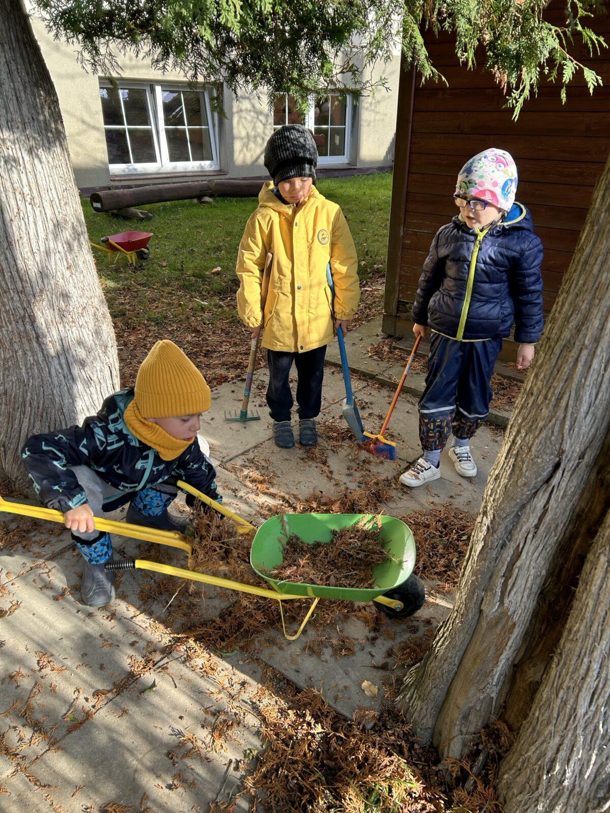 SOVIČKY: LISTÍ ŽLOUTNE, POLETUJE - 7