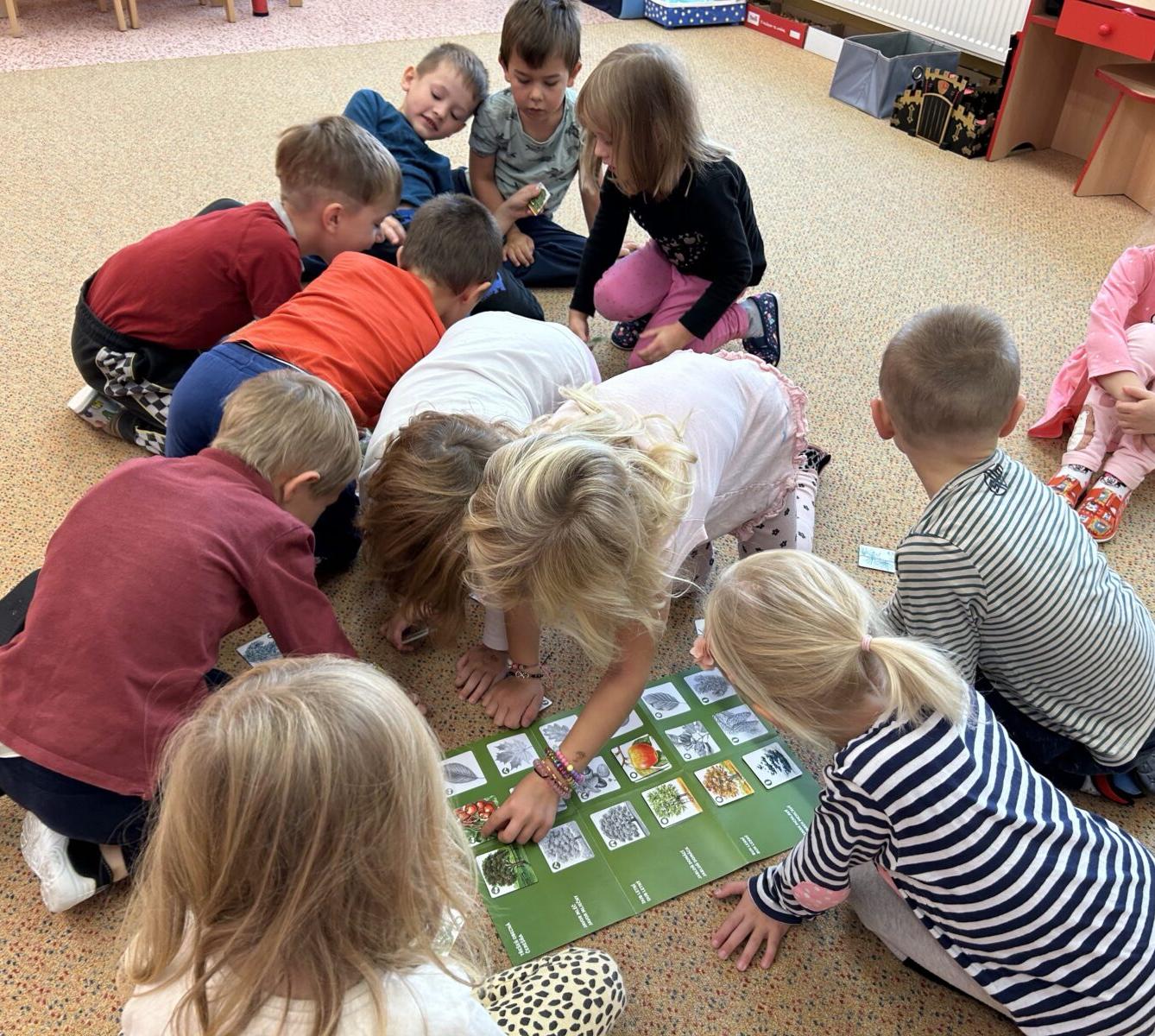 SOVIČKY: LISTÍ ŽLOUTNE, POLETUJE - 16