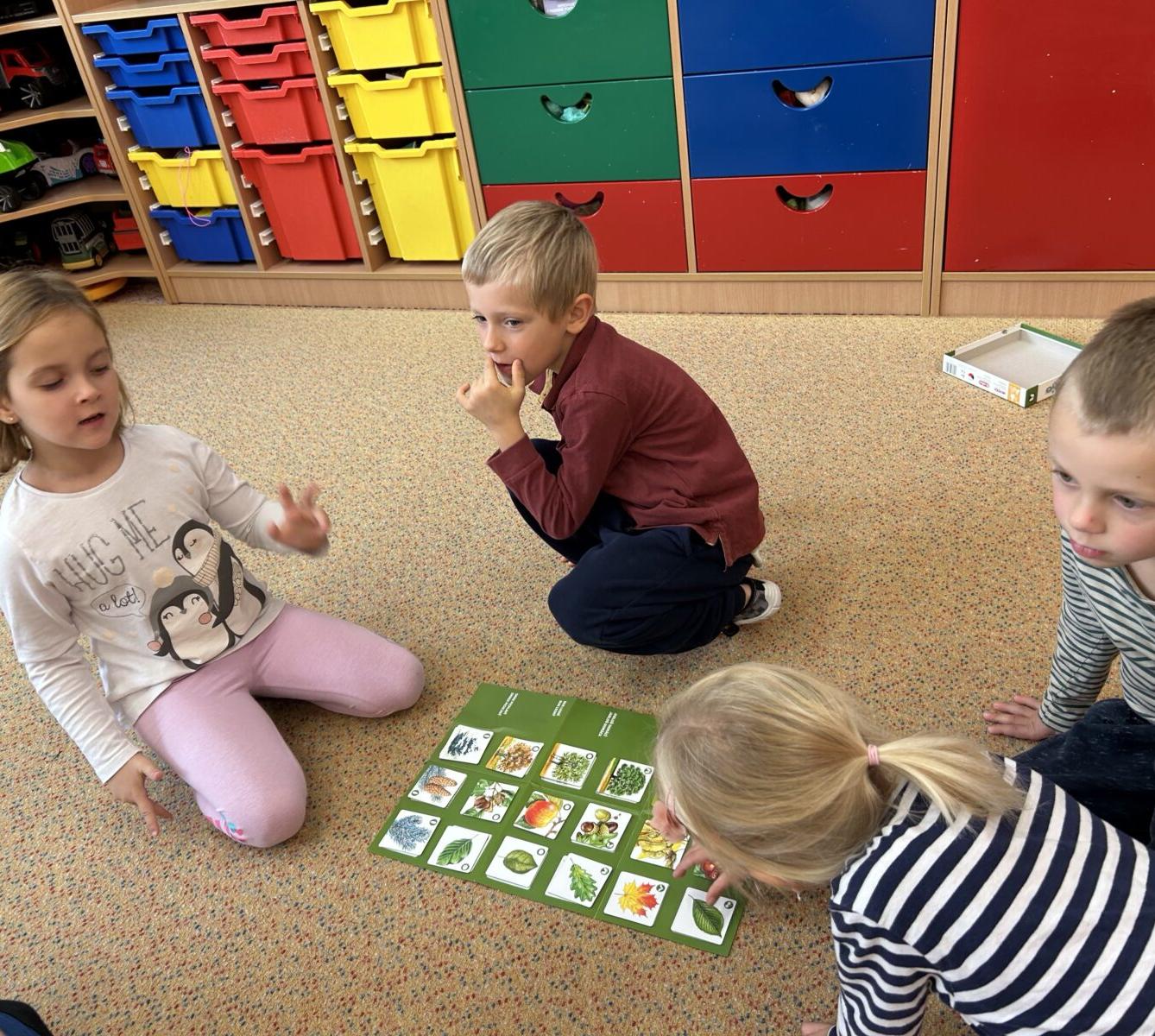 SOVIČKY: LISTÍ ŽLOUTNE, POLETUJE - 20