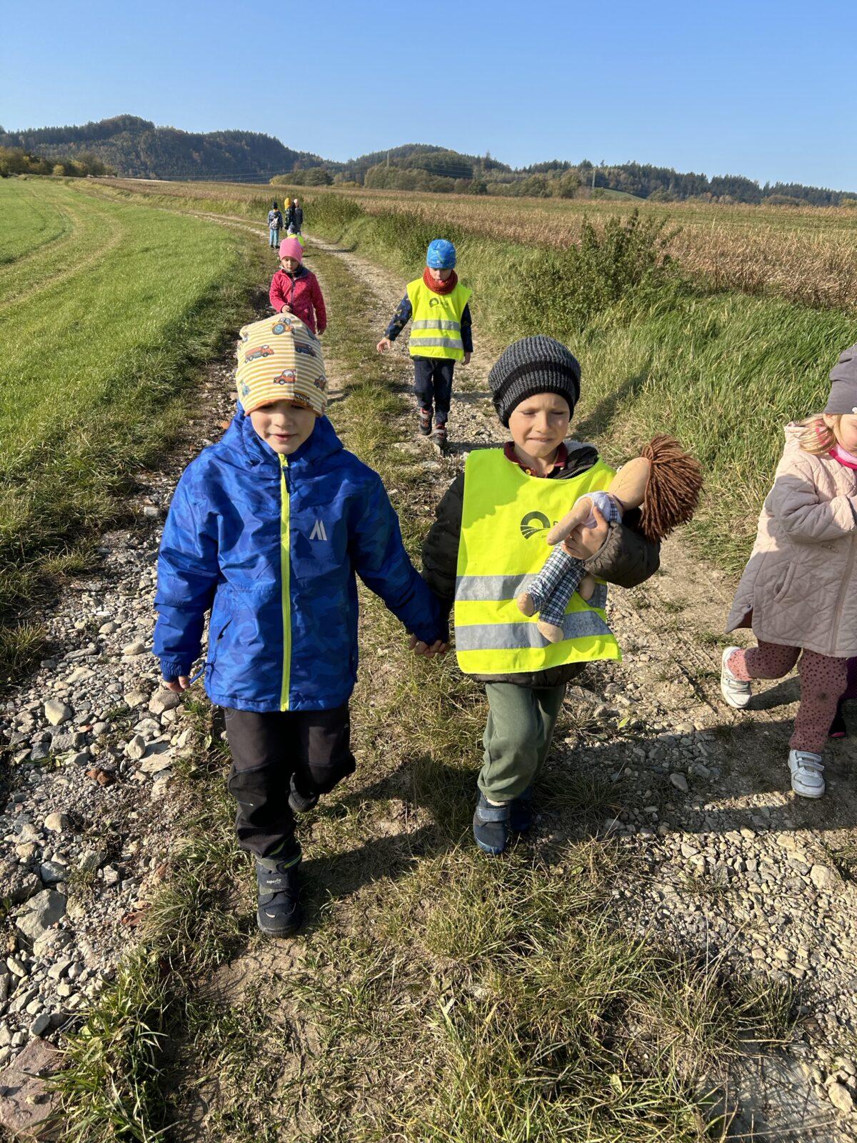 SOVIČKY: LISTÍ ŽLOUTNE, POLETUJE - 30