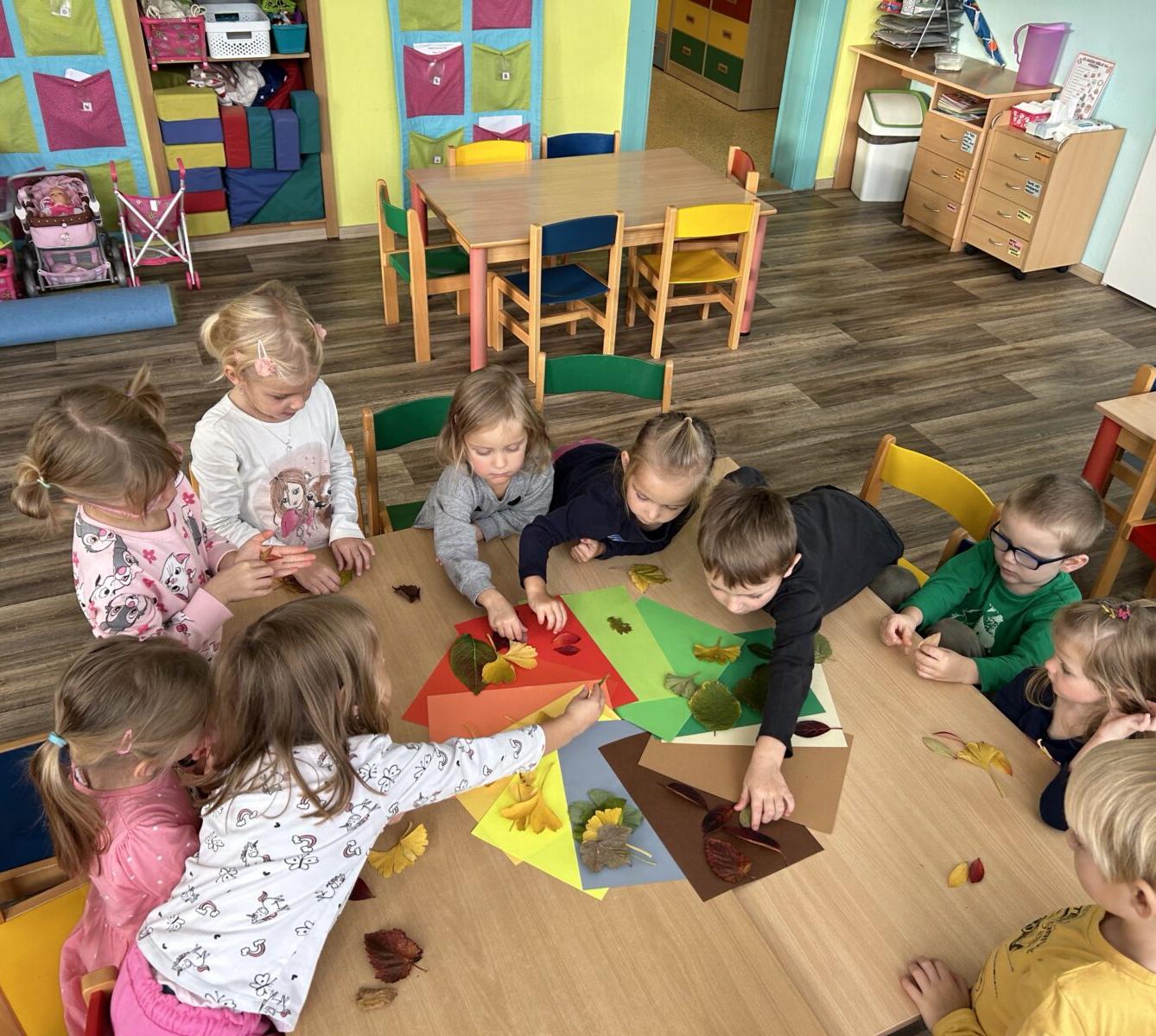 SOVIČKY: LISTÍ ŽLOUTNE, POLETUJE - 35