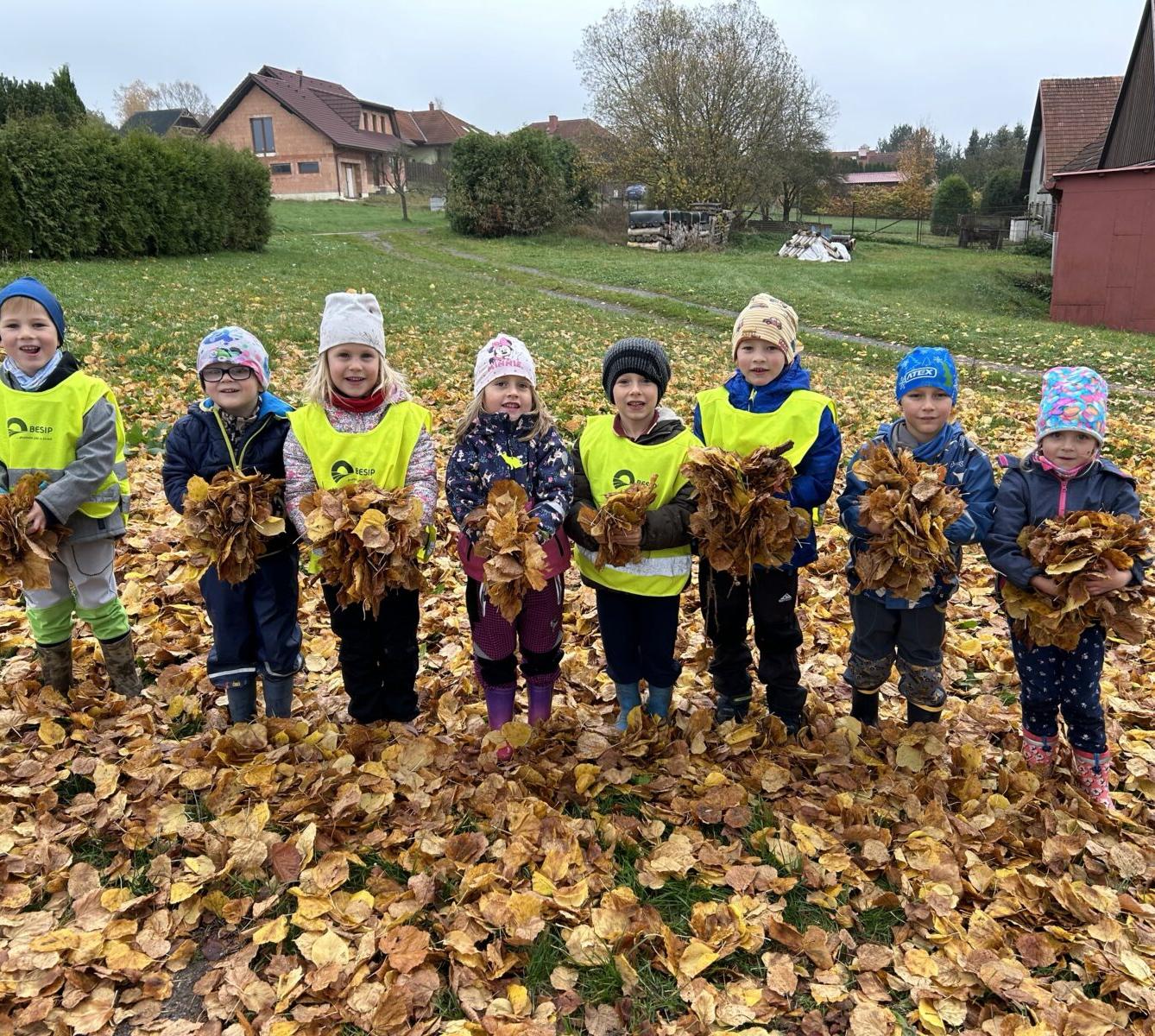 SOVIČKY: LISTÍ ŽLOUTNE, POLETUJE - 62