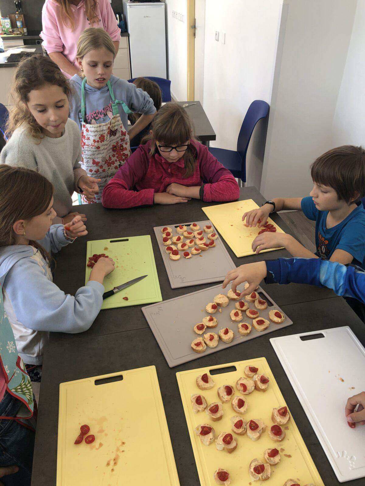 4.A v nové kuchyňce - 6