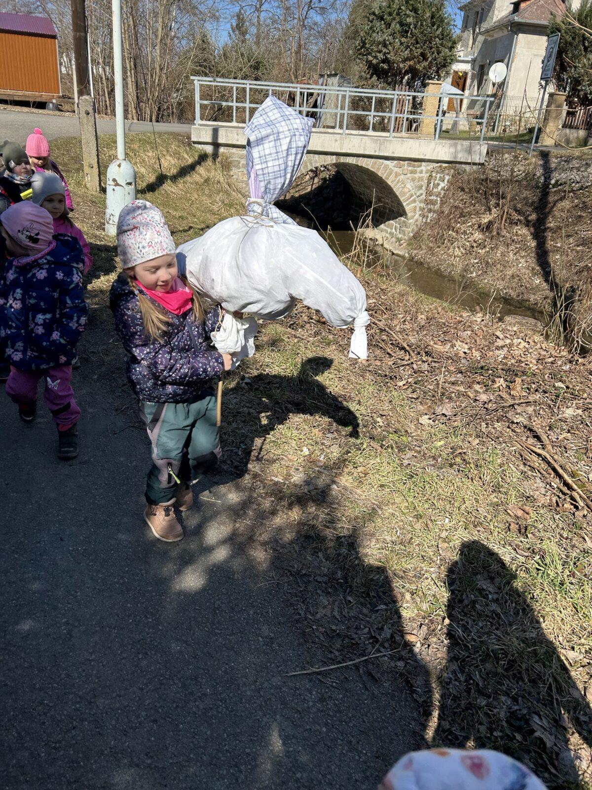 VYNÁŠENÍ MORENY - 19