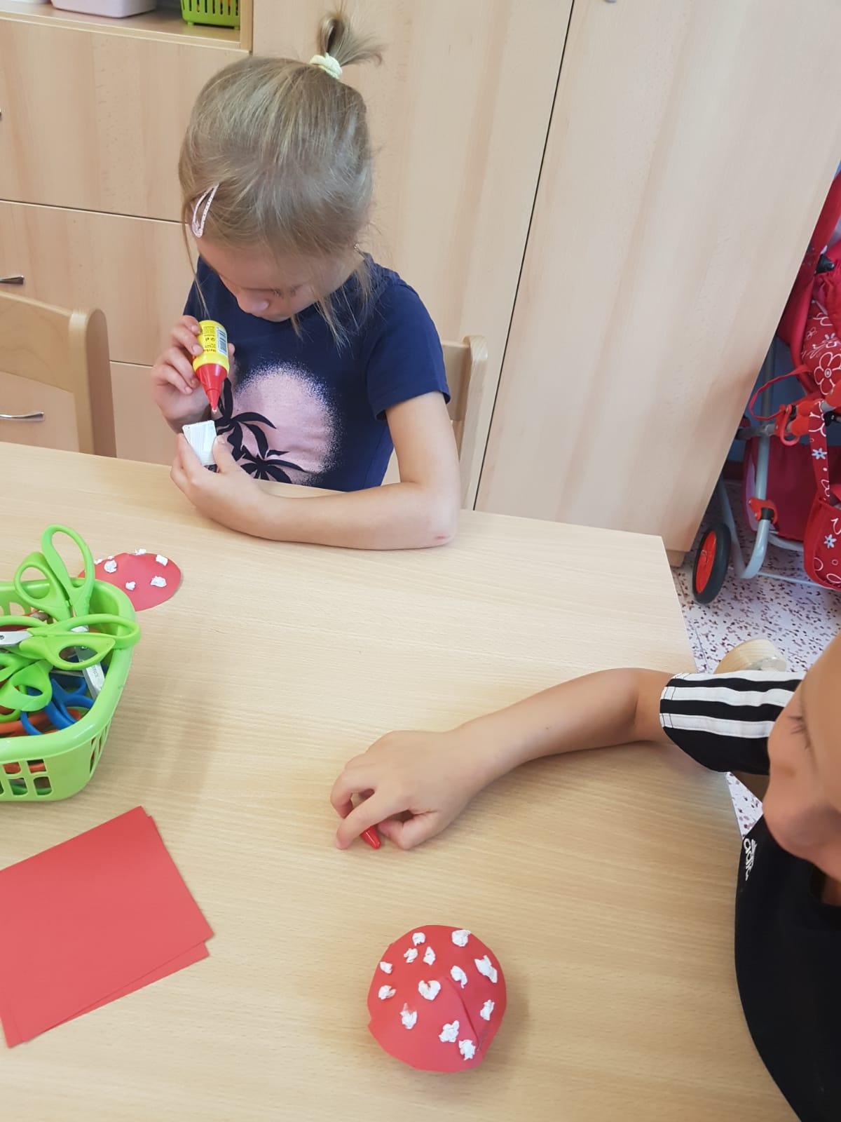 Sovičky: Tvořeníčko, tvoření "krásné muchomůrky" - 4