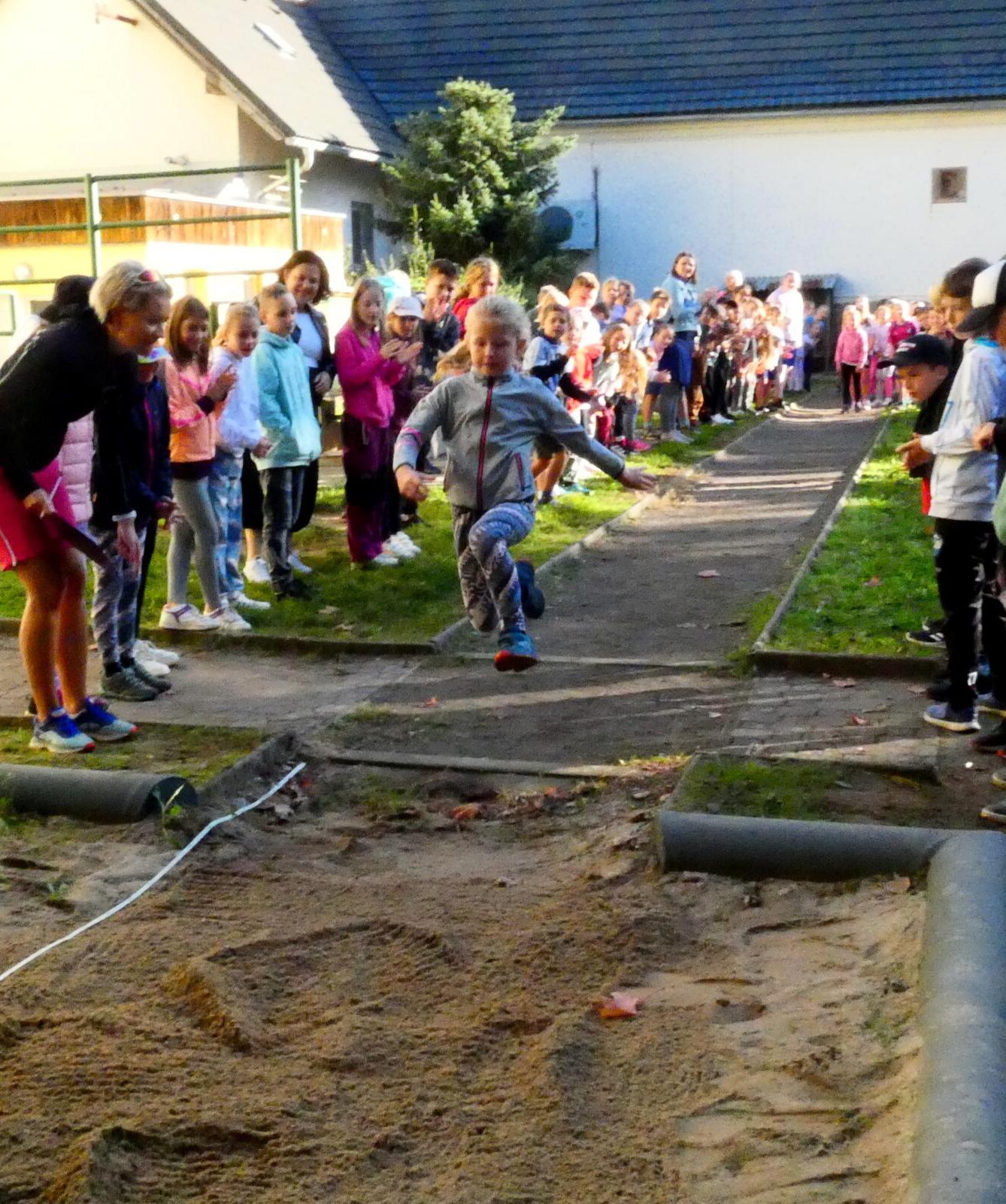 Žabák - soutěž ve skoku dalekém - 2