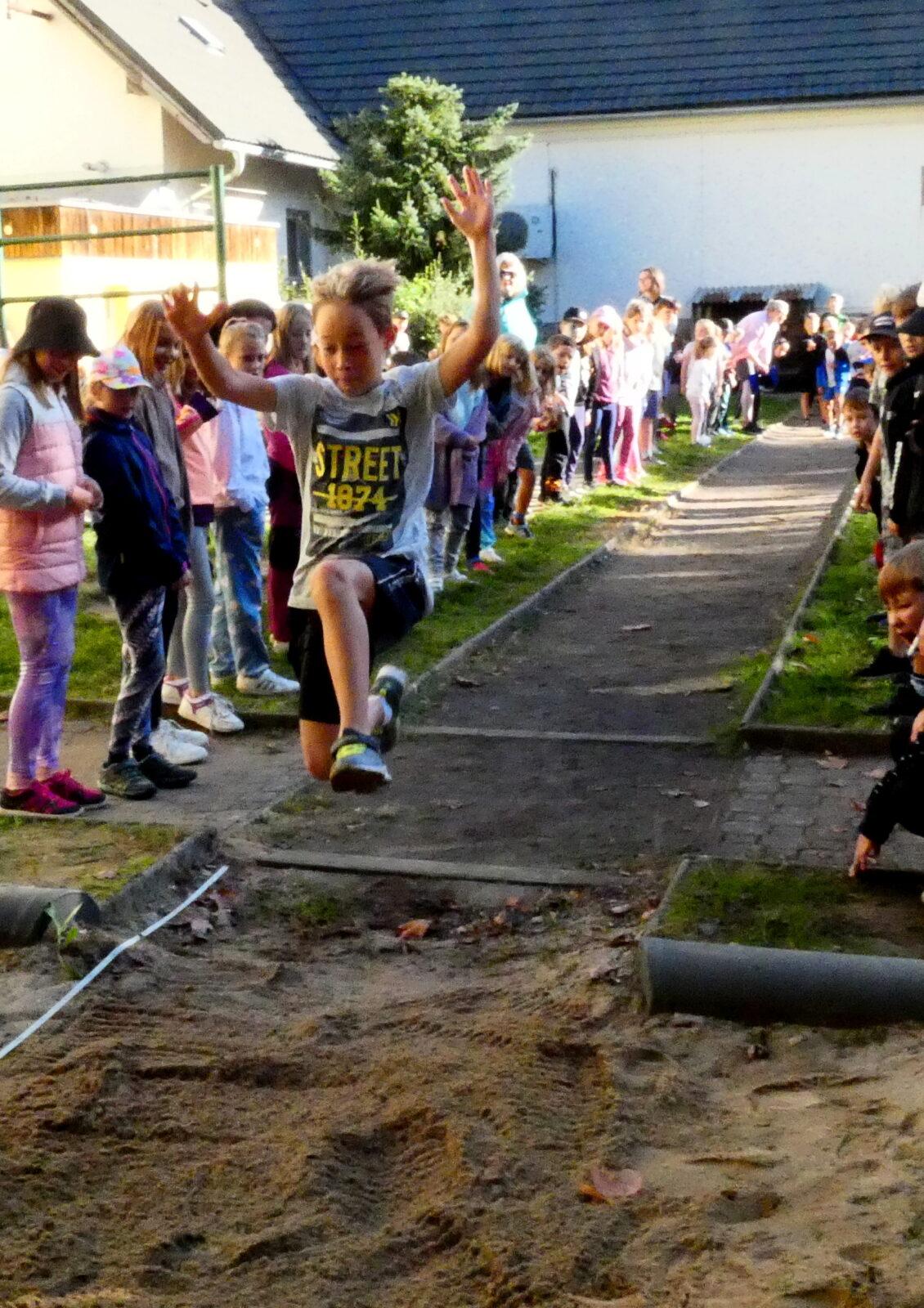 Žabák - soutěž ve skoku dalekém - 8