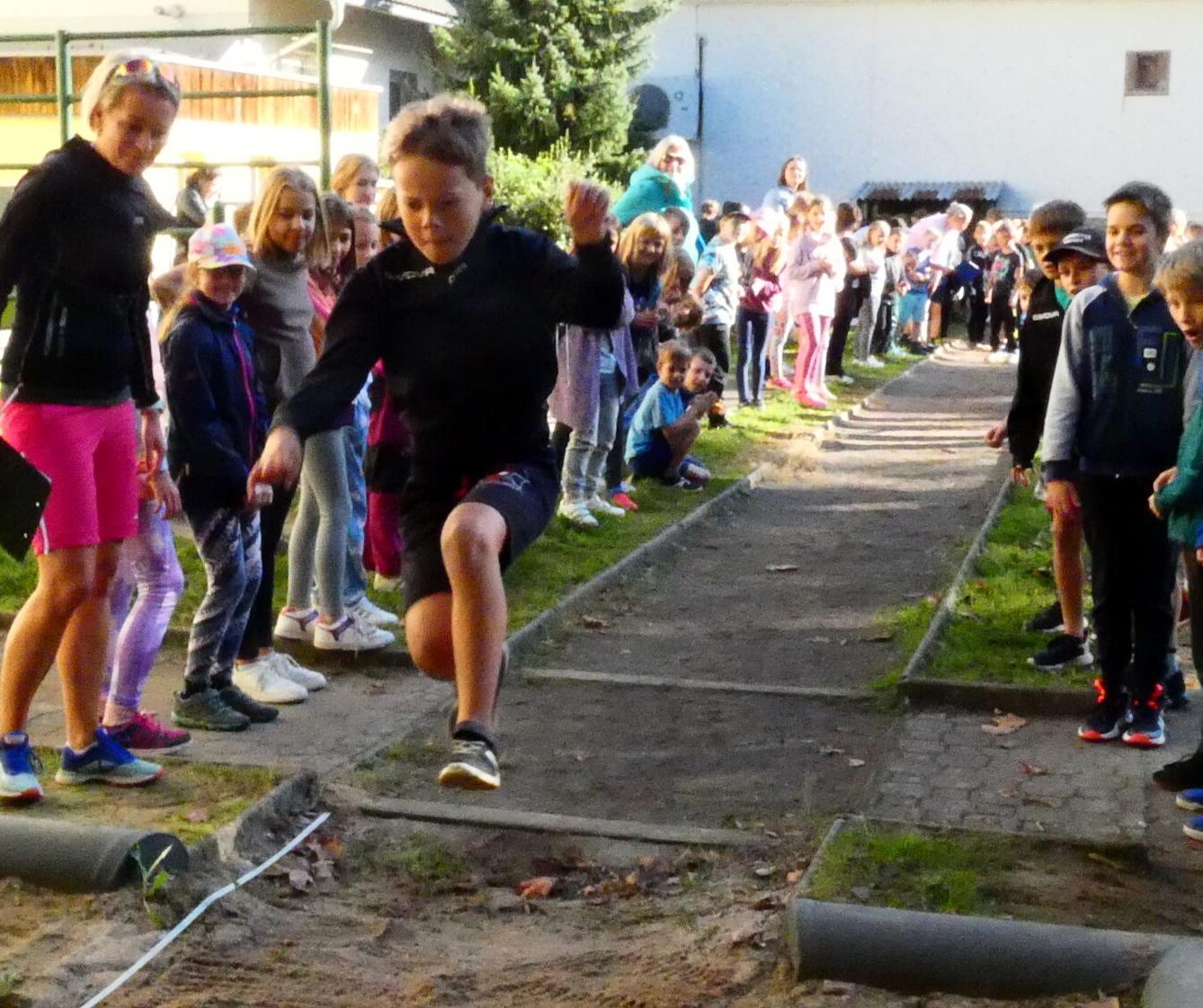 Žabák - soutěž ve skoku dalekém - 10