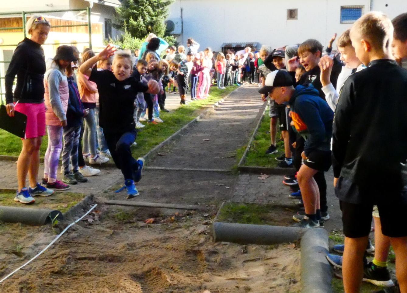 Žabák - soutěž ve skoku dalekém - 11