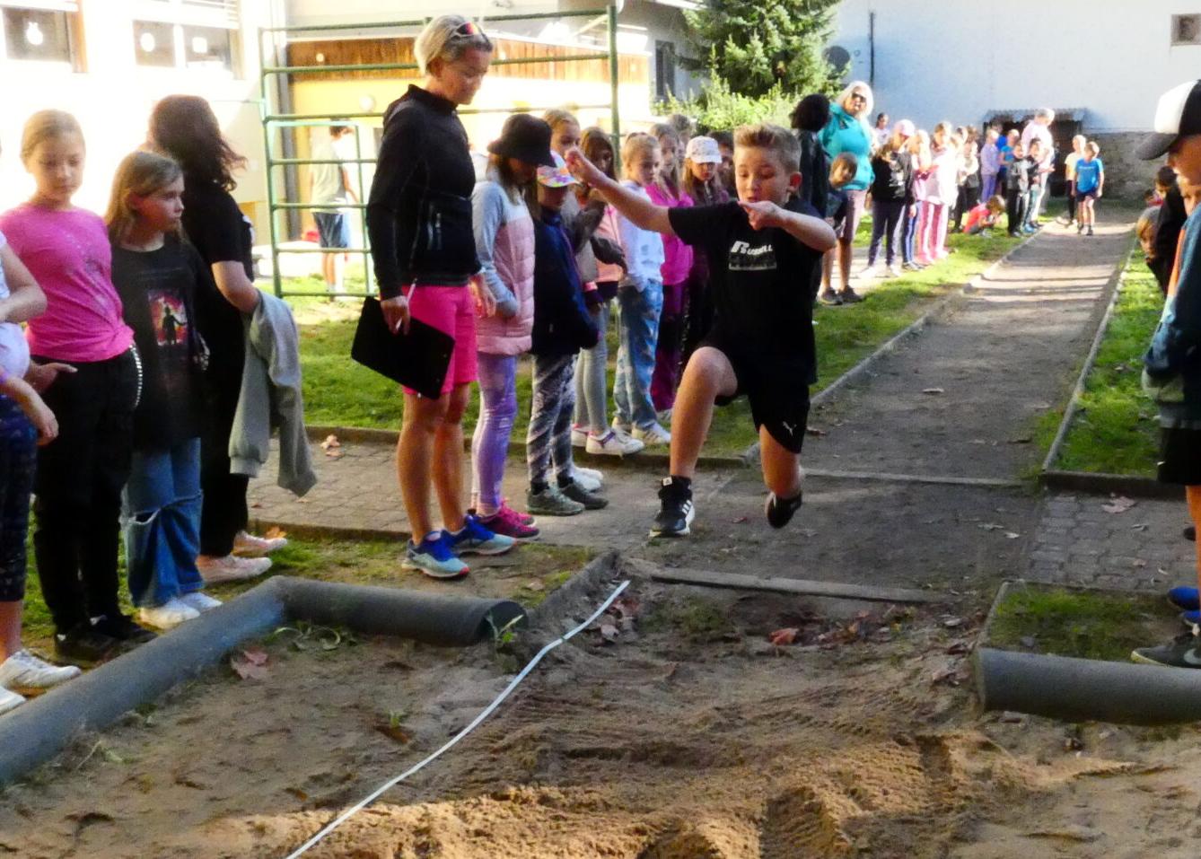 Žabák - soutěž ve skoku dalekém - 12