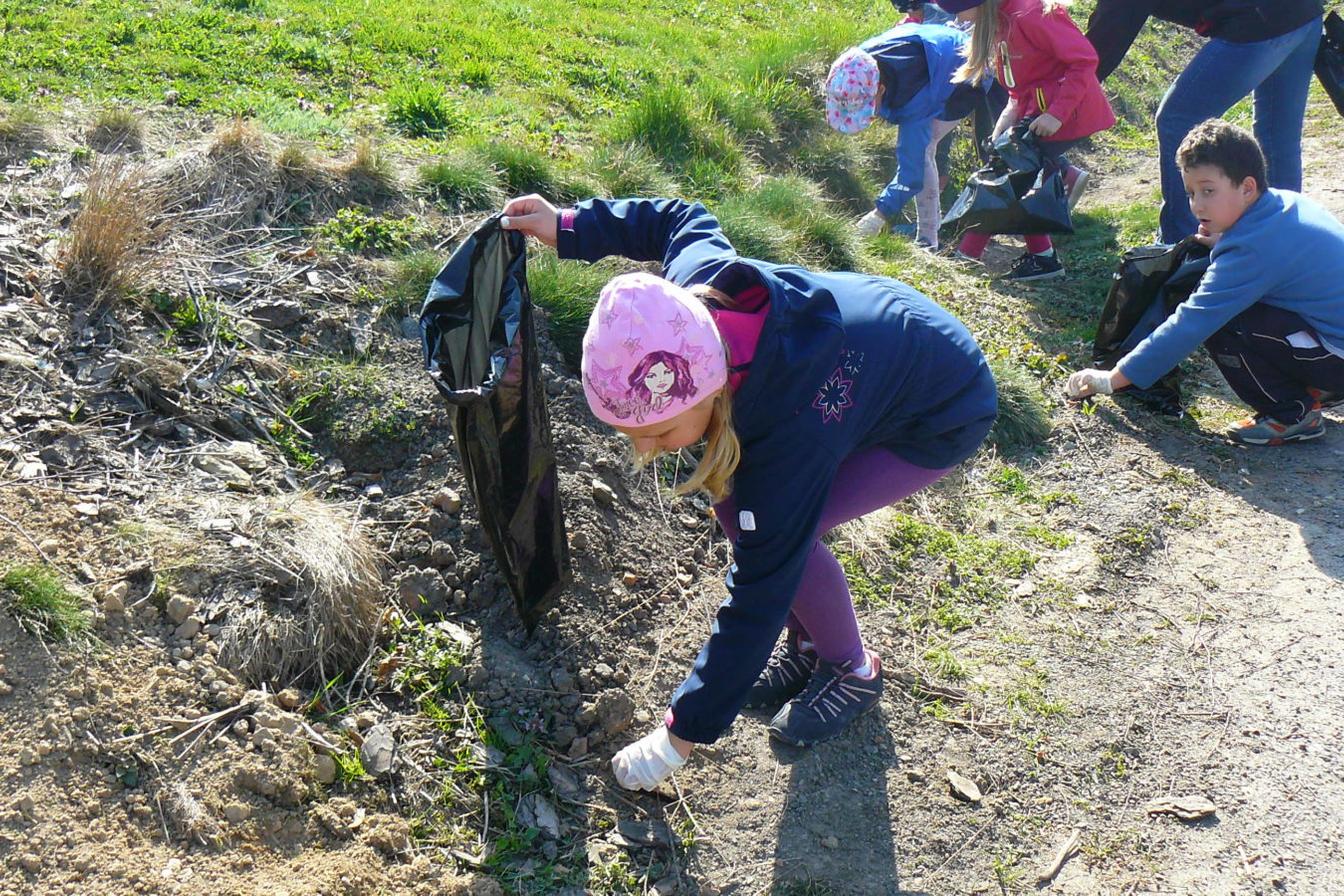 Akce "Ukliďme Česko-ukliďme Libchavy" na 1. stupni