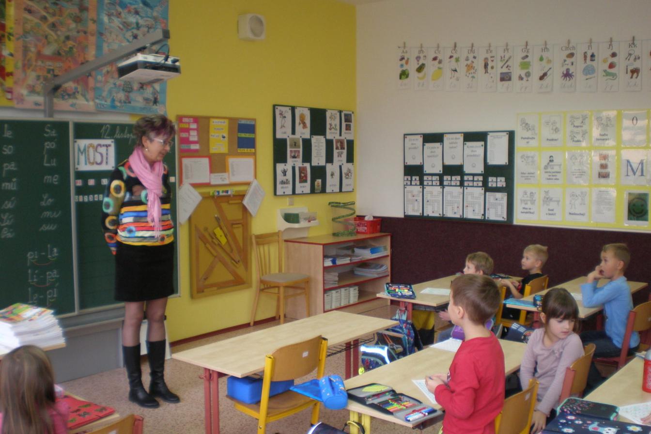 Slavnostní předávání slabikářů v 1. třídě