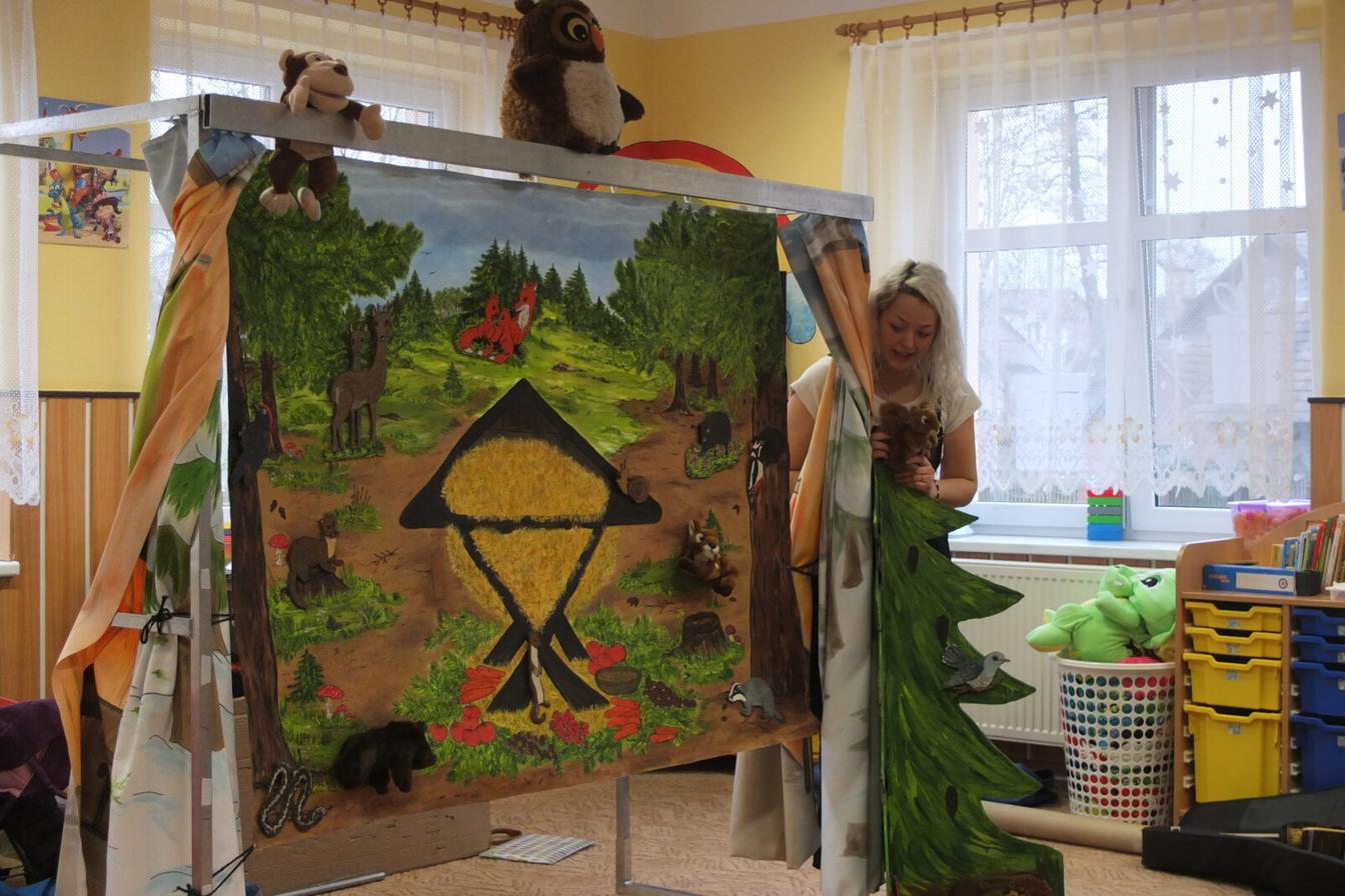 U DVOU SLUNCÍ - O LESE