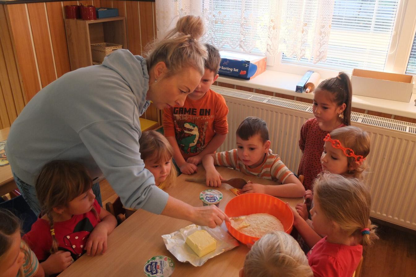 Pečení svatomartinských rohlíčků